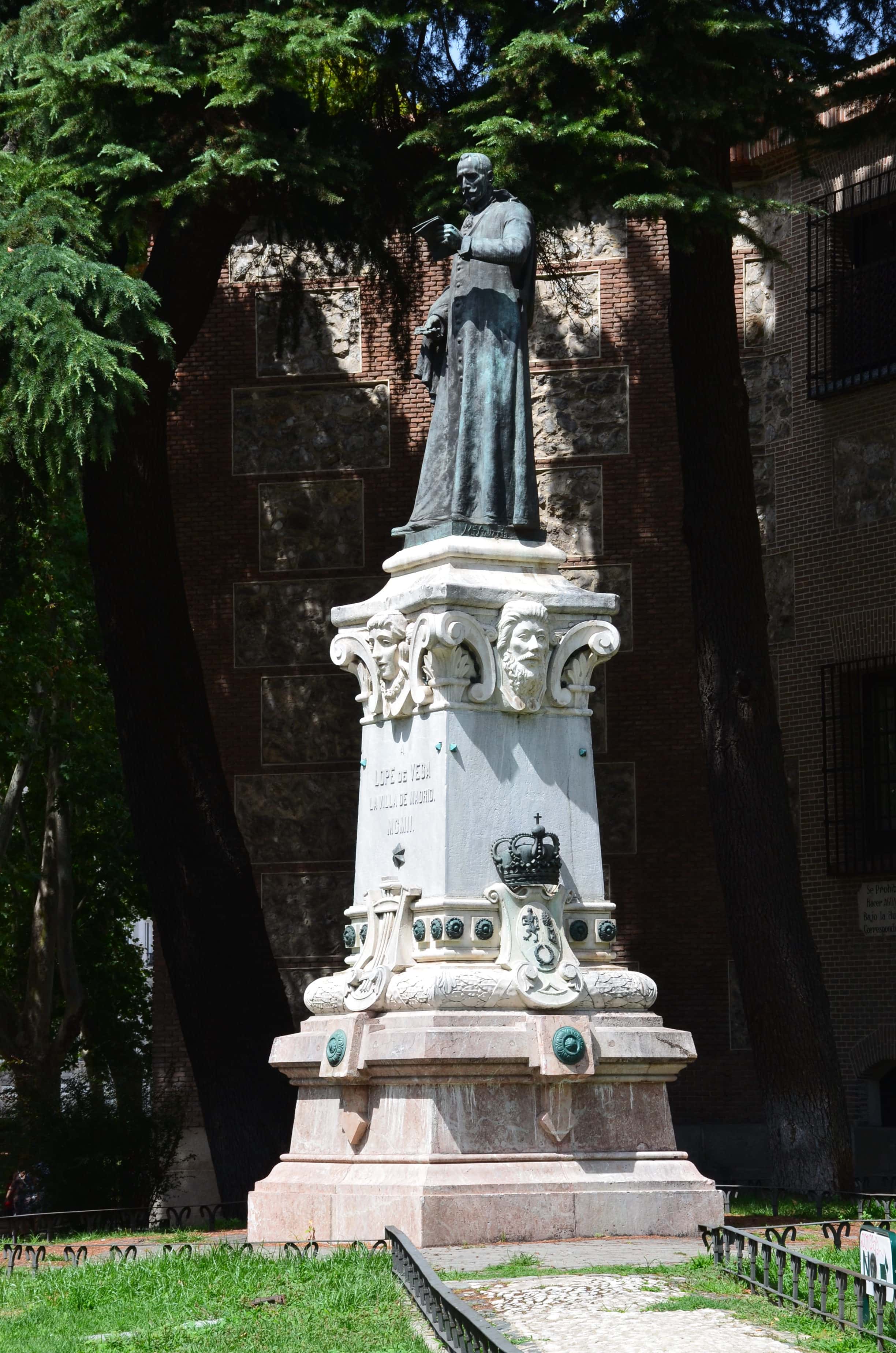 Statue of Lope de Vega