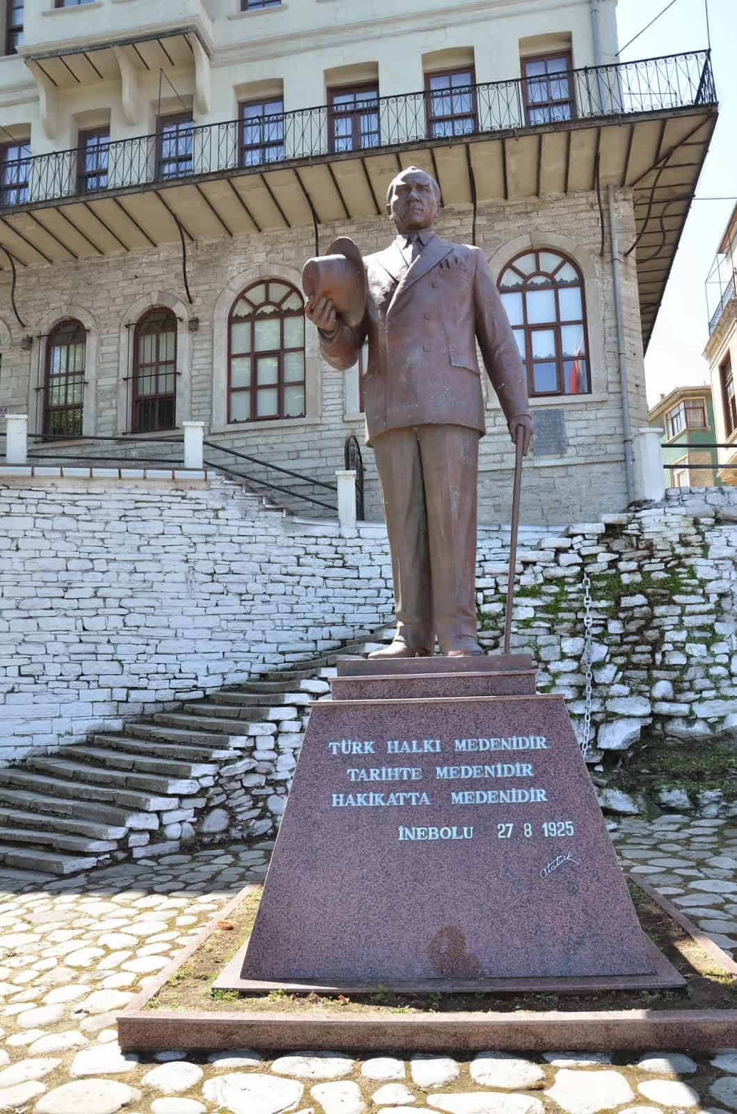 Atatürk hat law monument at Türk Ocağı in İnebolu, Turkey