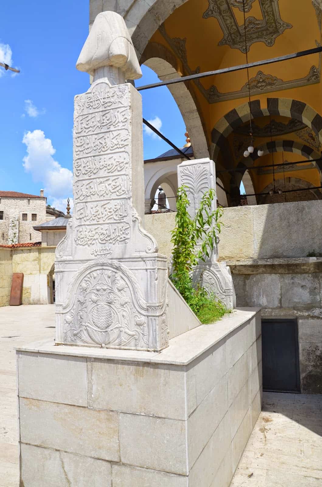 Tomb of İzzet Mehmed Pasha