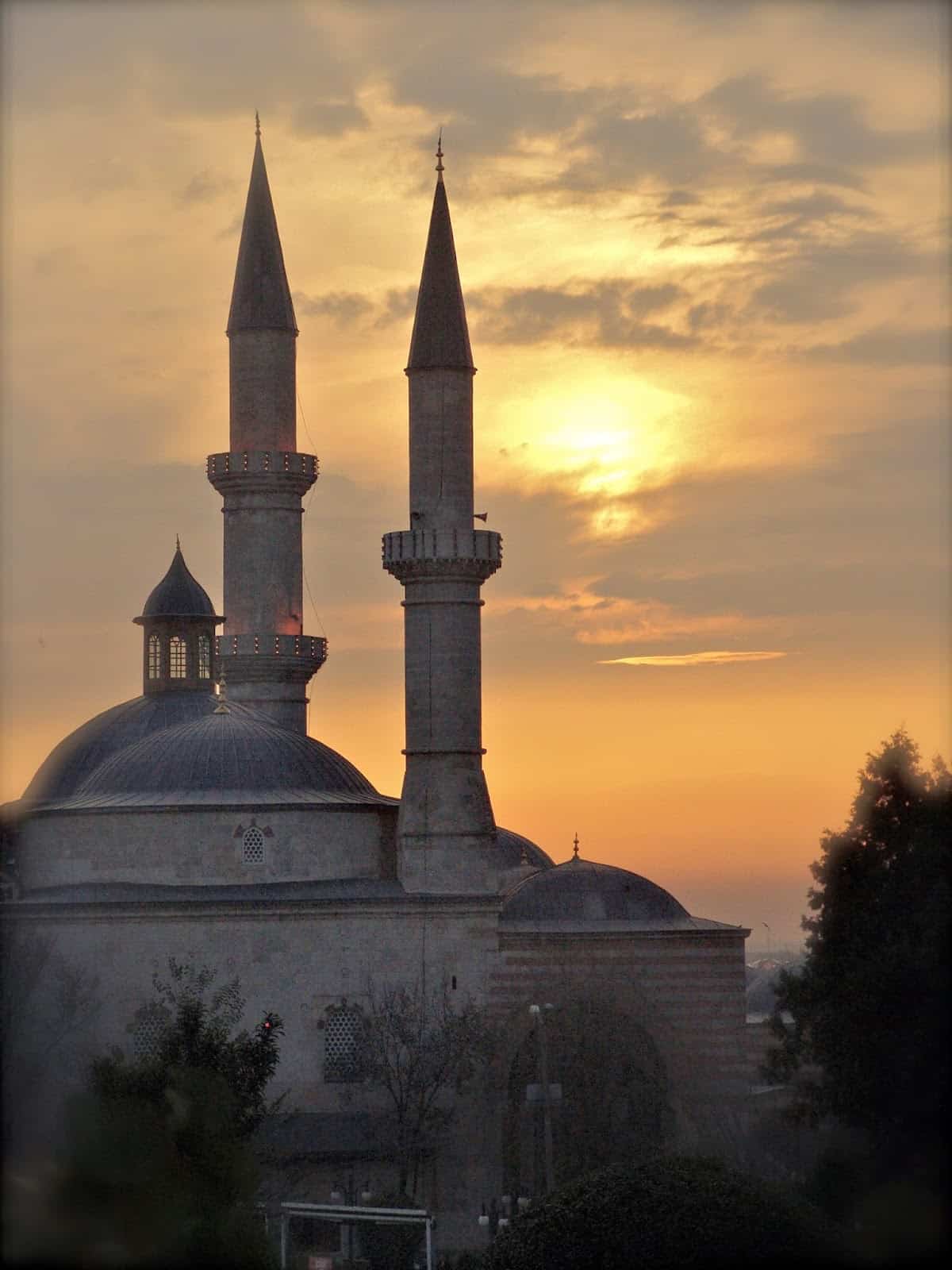 Old Mosque (Eski Cami) at sunset in Edirne, Turkey