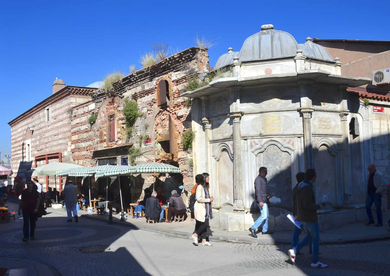 Soup kitchen and fountain of the Yeni Valide Mosque