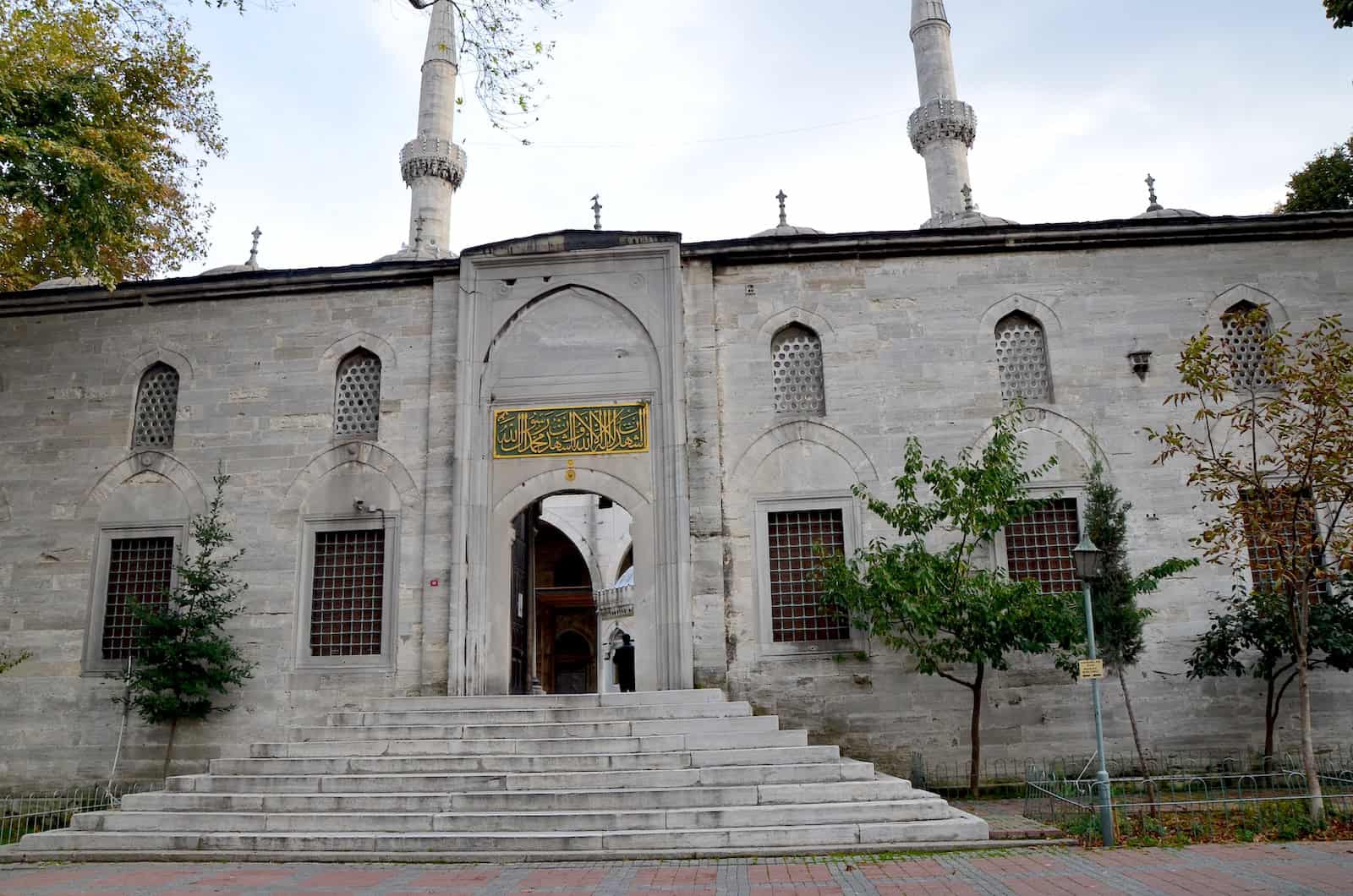 Monumental entrance to the courtyard of the Yeni Valide Mosque