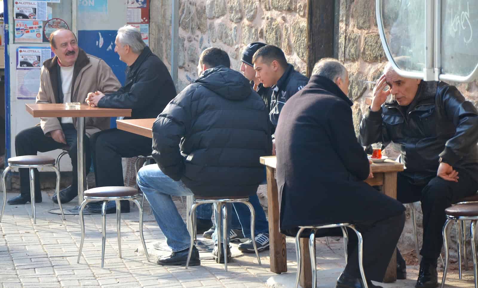 Men chatting over a glass of çay (tea) in Üsküdar, Istanbul, Turkey