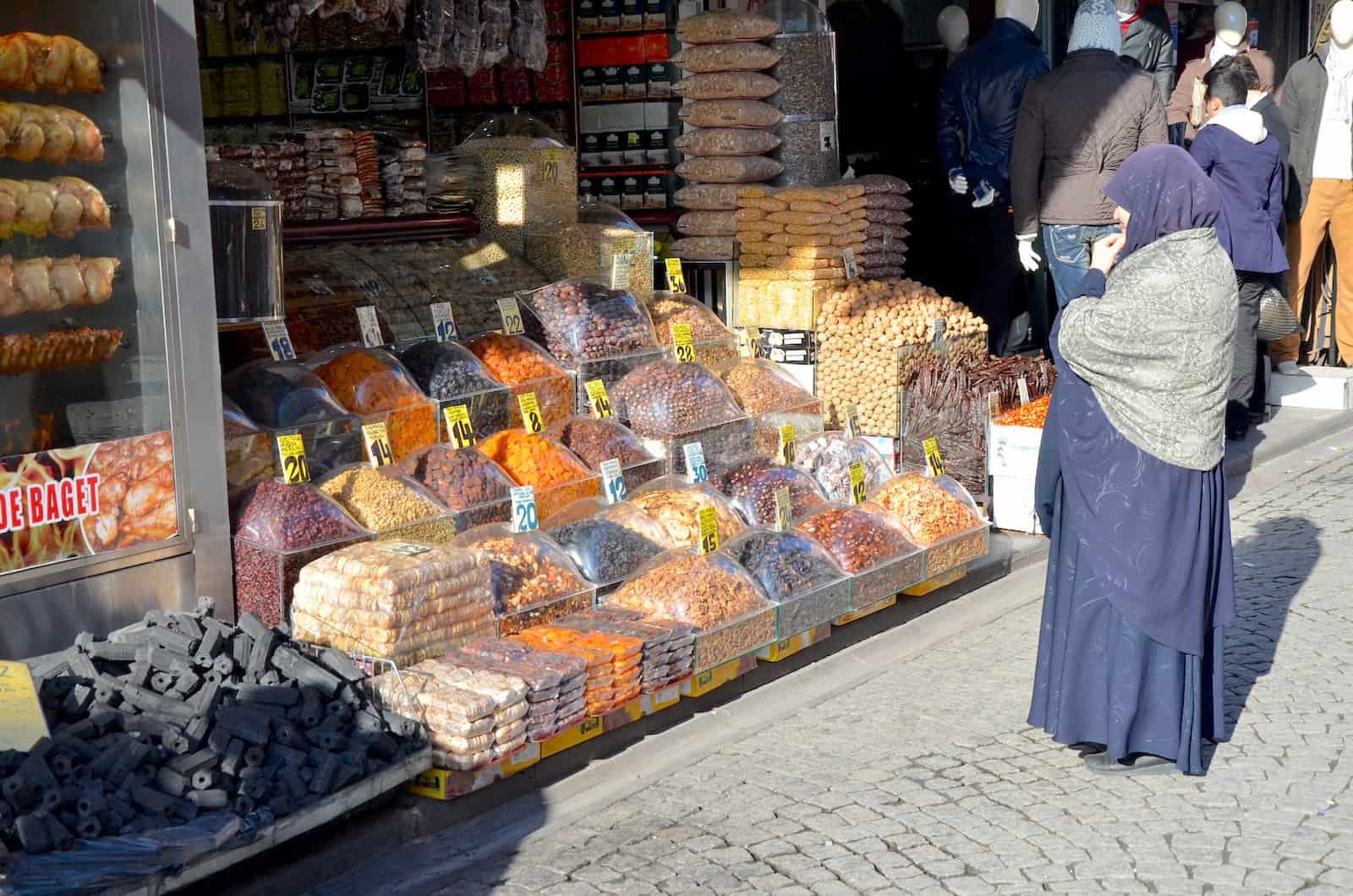 "Decisions, decisions." in Üsküdar, Istanbul, Turkey