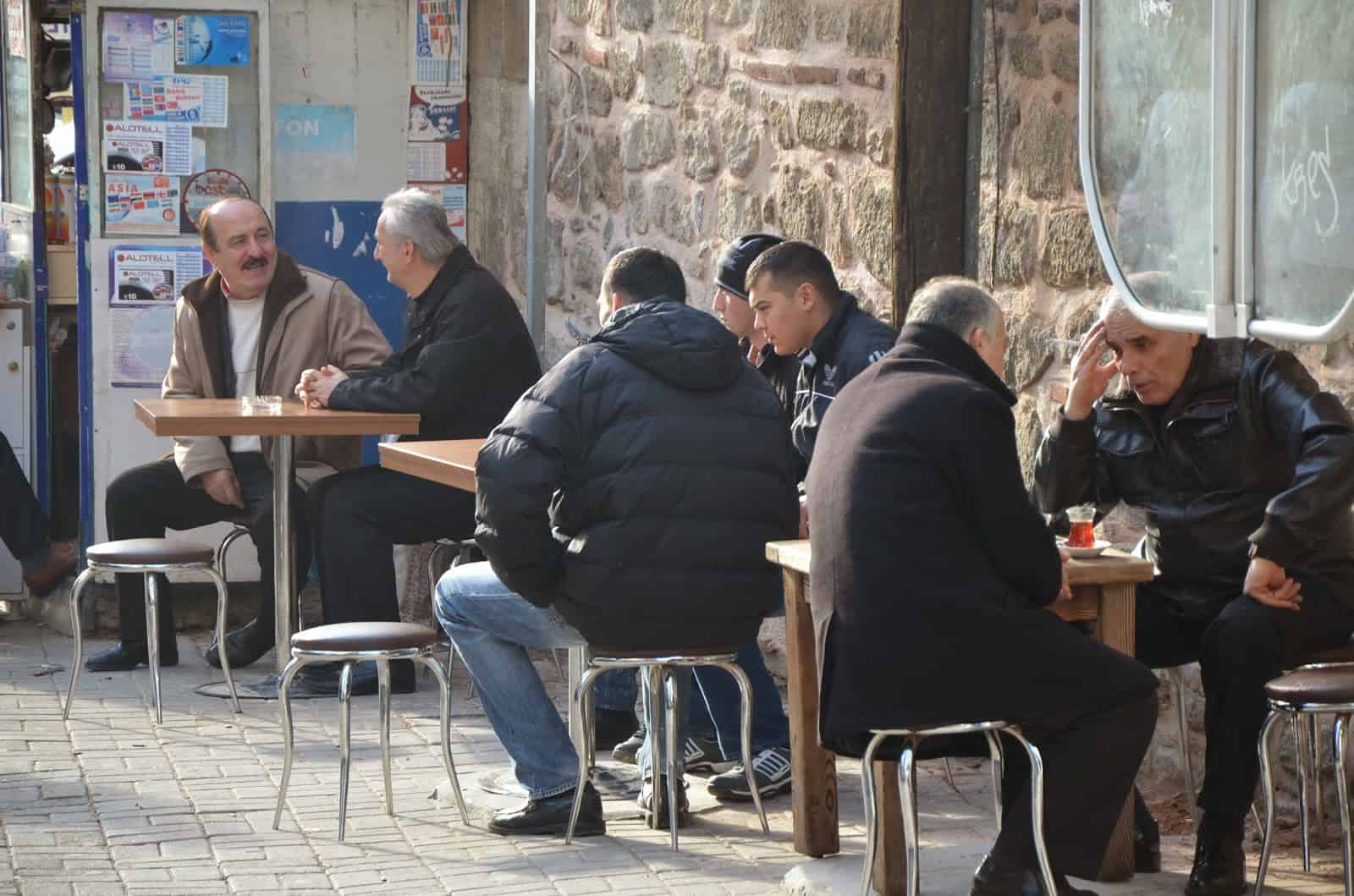 Men chatting over a glass of çay (tea) in Üsküdar, Istanbul, Turkey