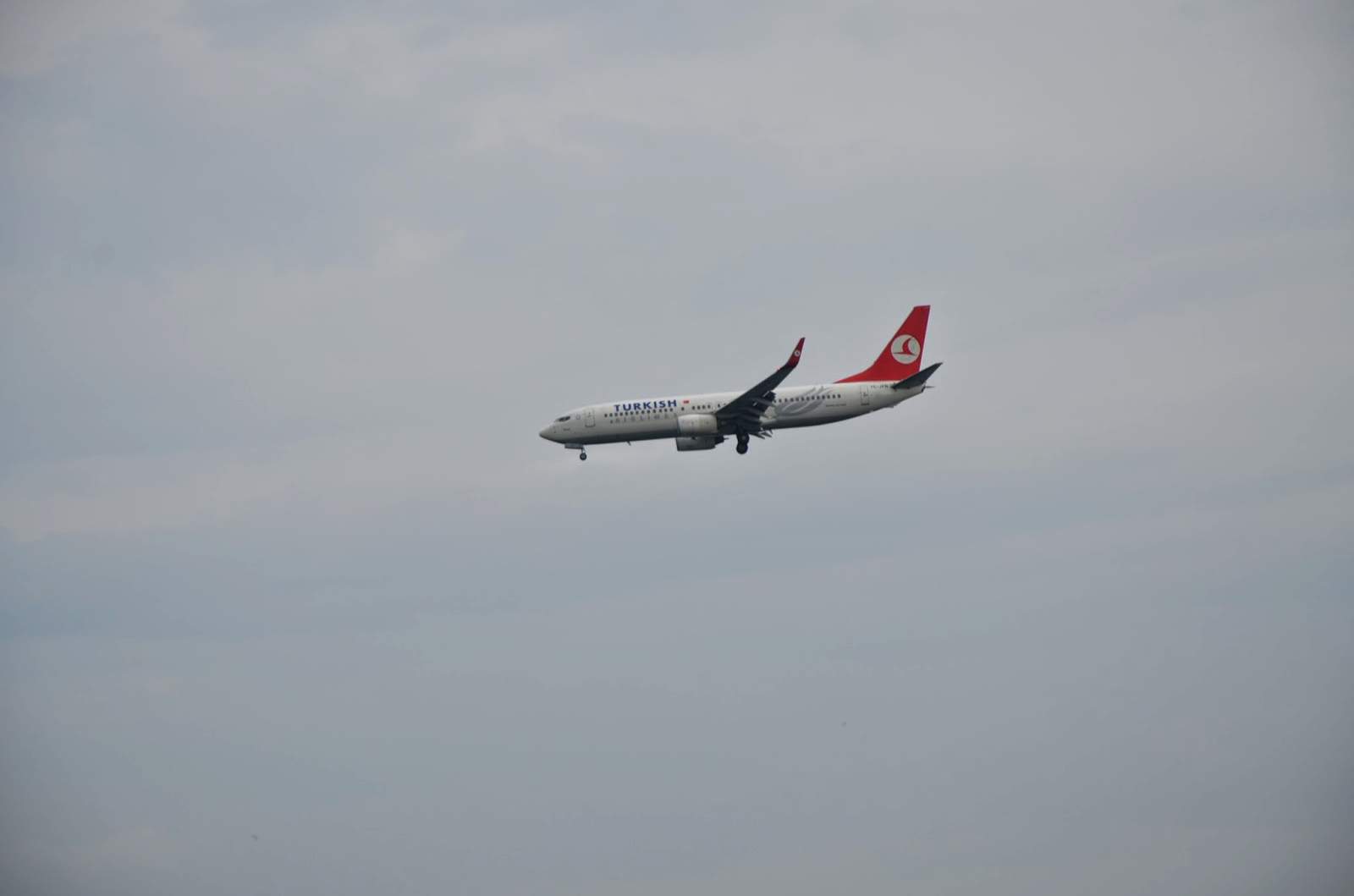 Plane landing at Atatürk Airport