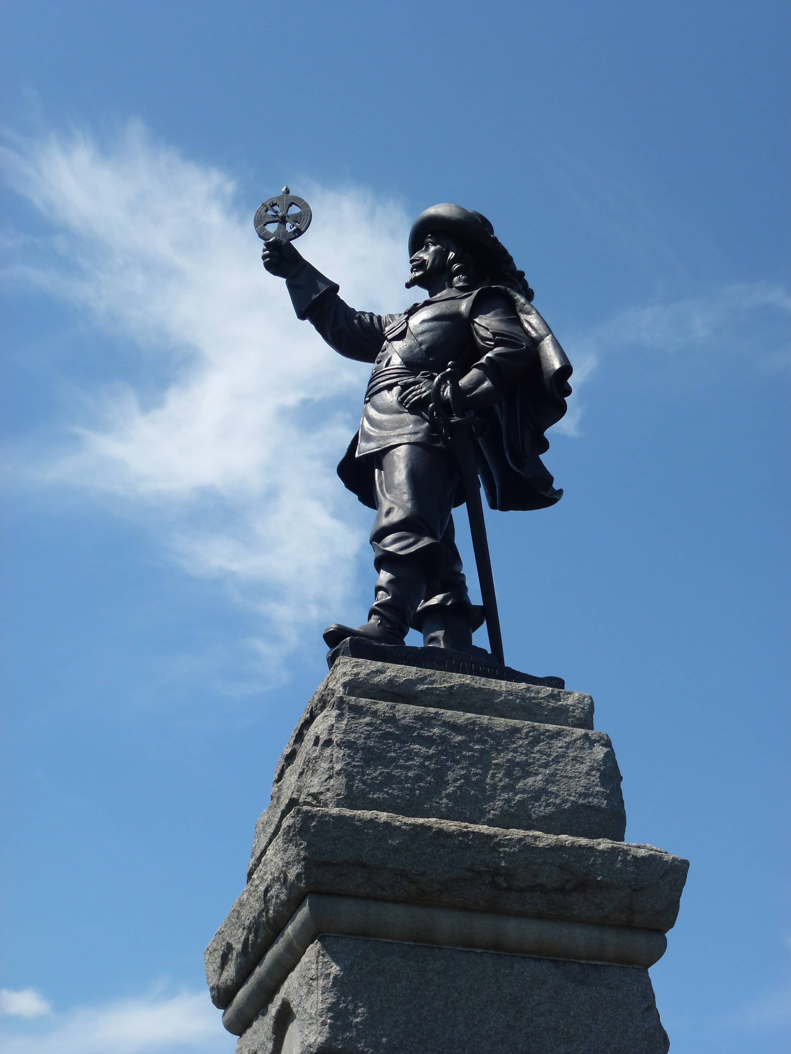 Samuel de Champlain statue at Kìwekì Point