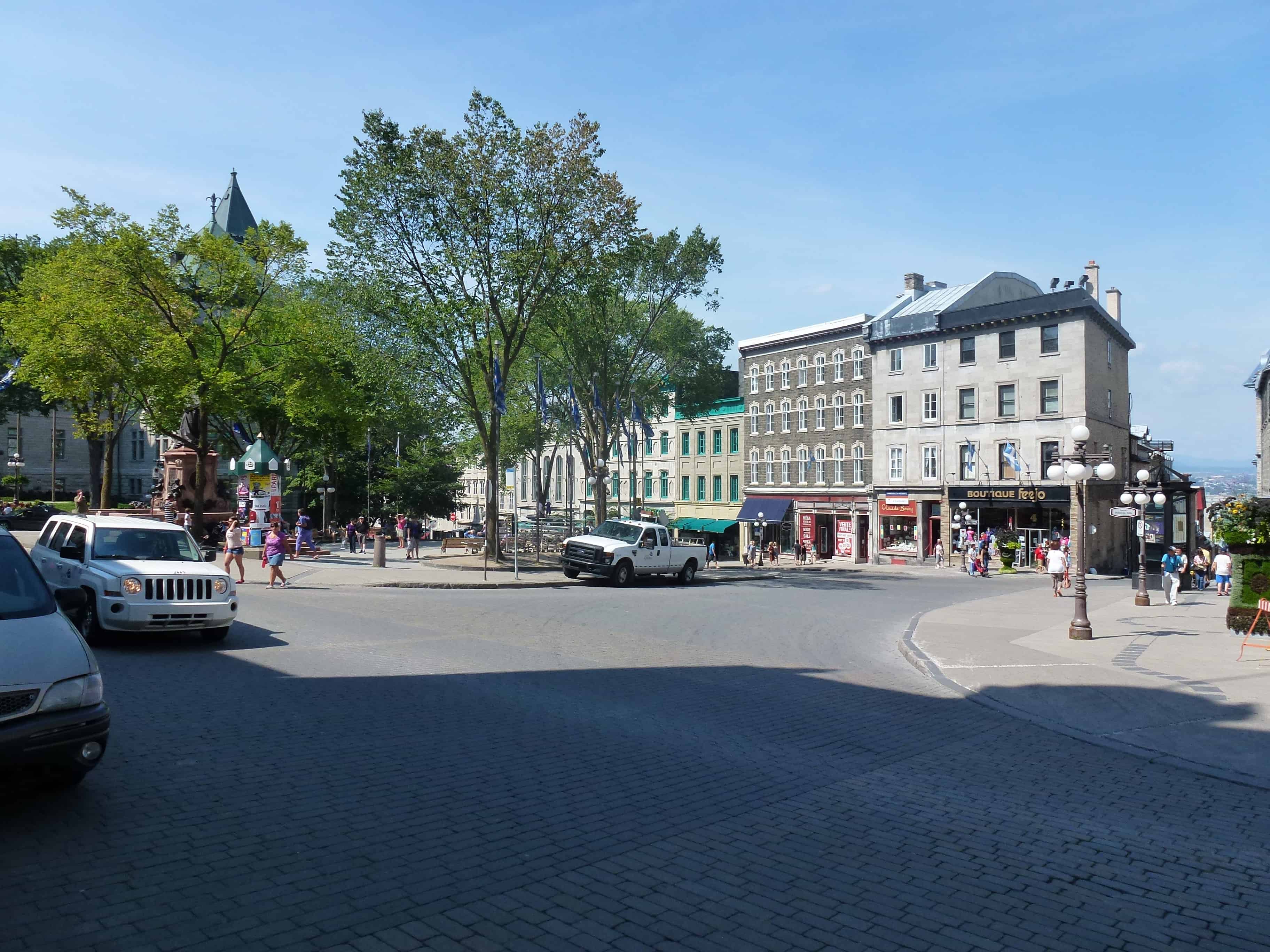 Place de l'Hôtel de Ville in Québec, Canada