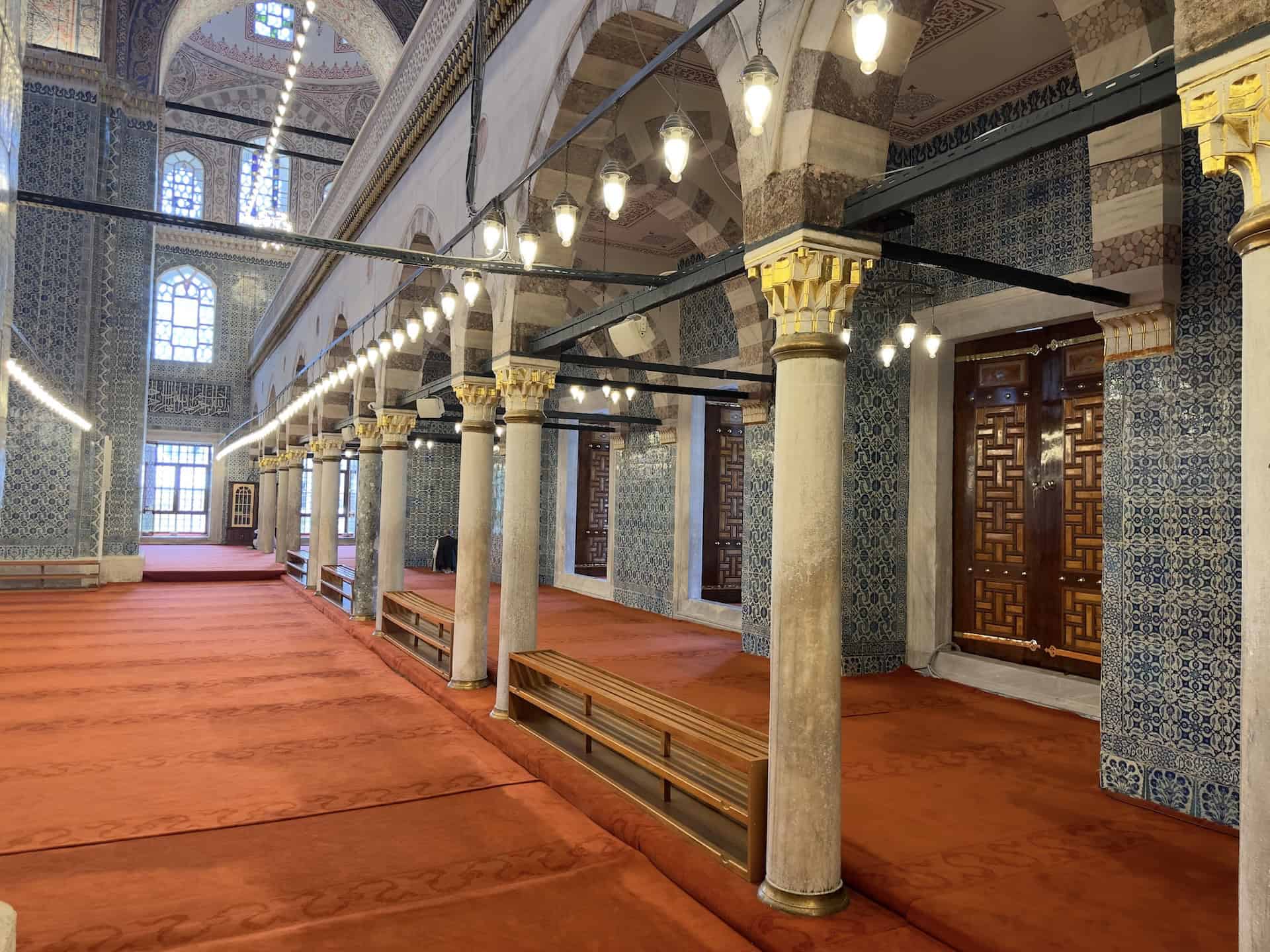 Colonnade on the right side of the prayer hall