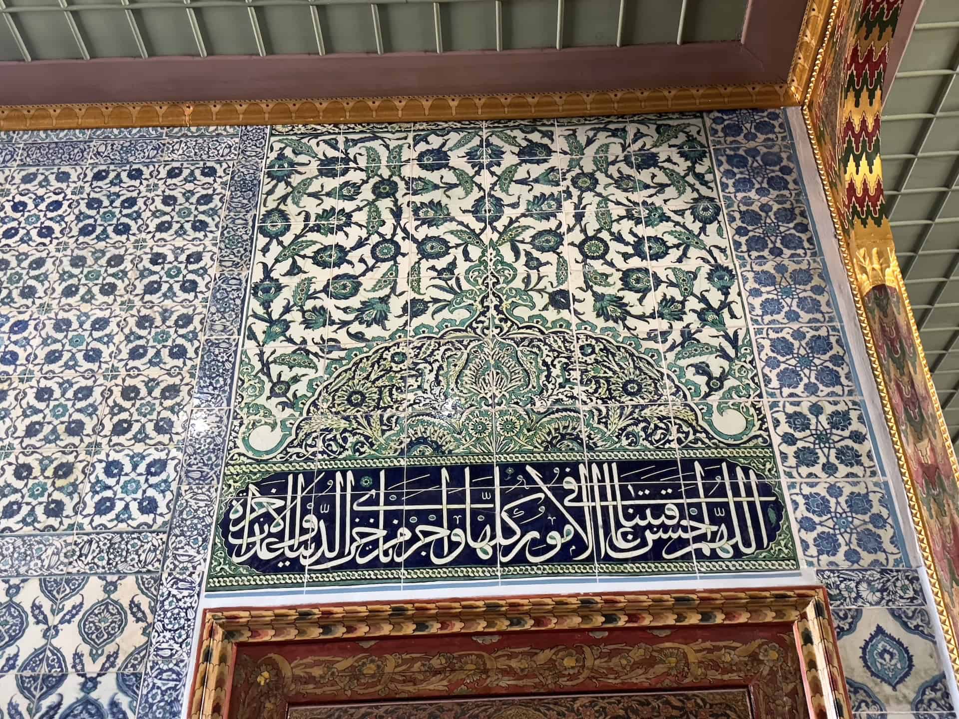 Iznik tiles above the entrance to the corridor at the Sultan's Pavilion