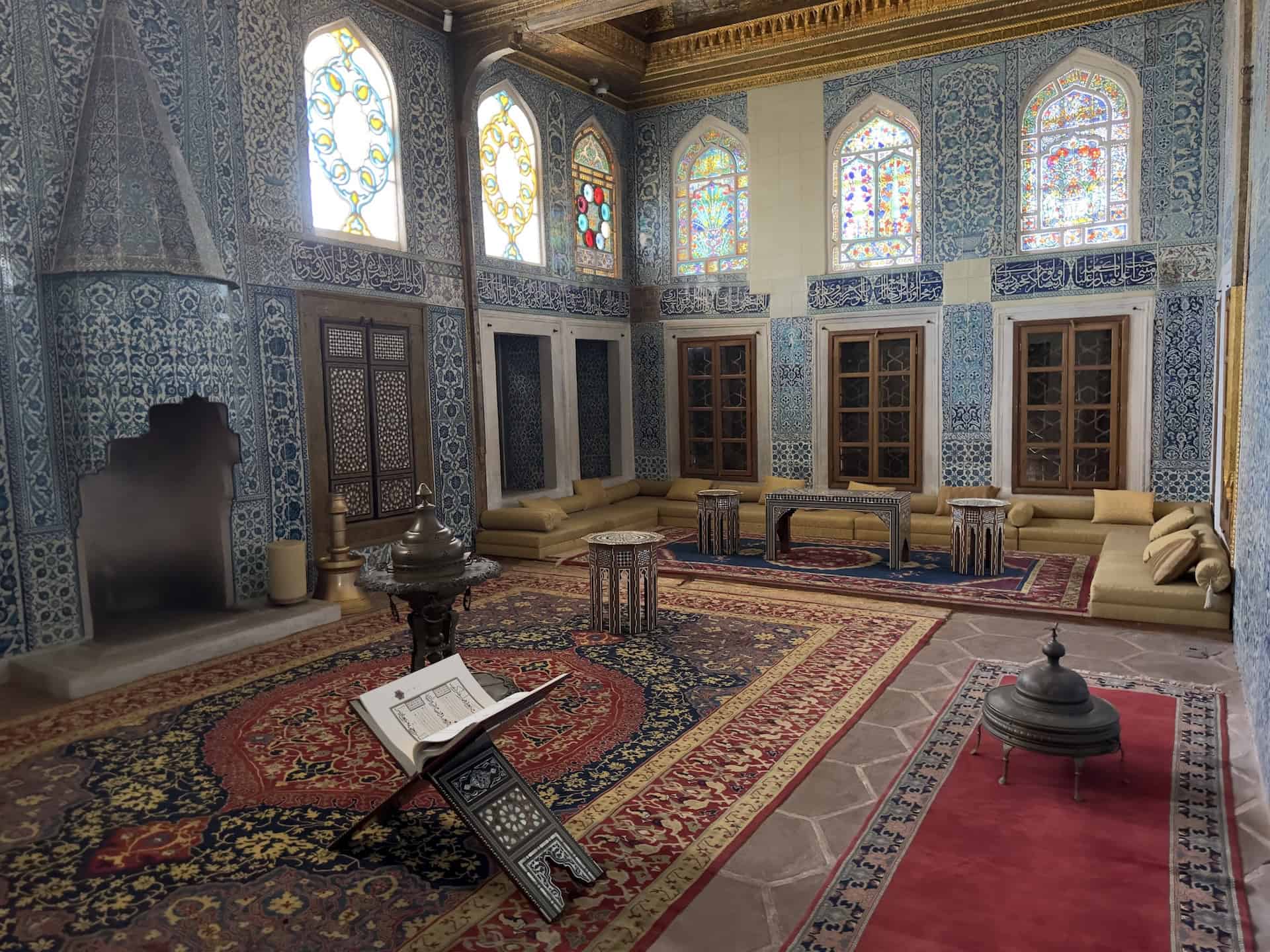 Main Room at the Sultan's Pavilion at the New Mosque in Eminönü, Istanbul, Turkey