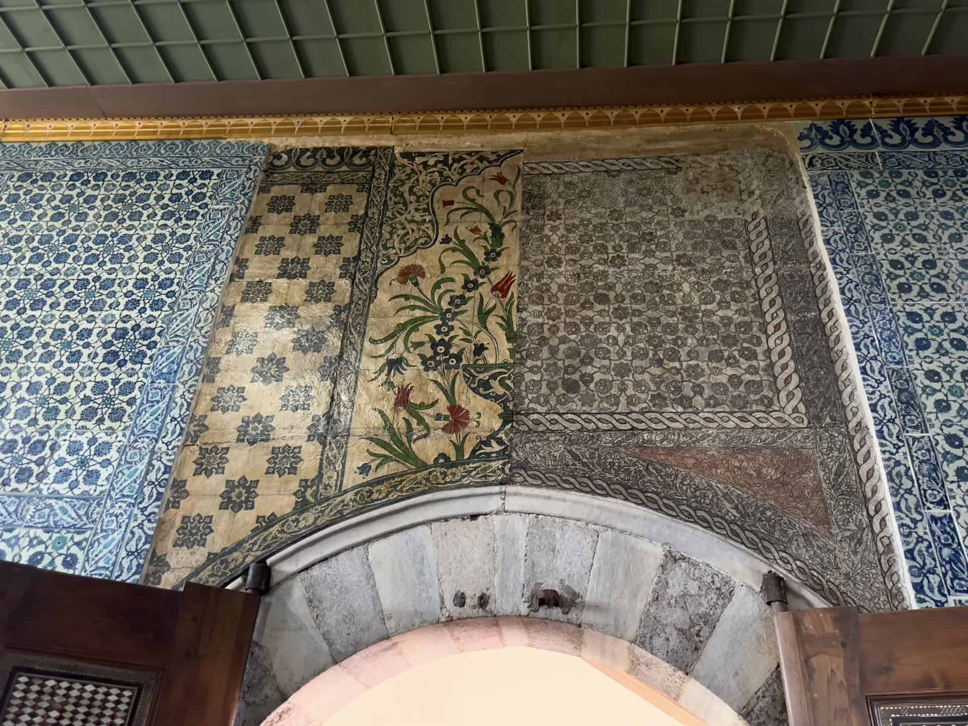 Unrestored tiles at the Sultan's Pavilion