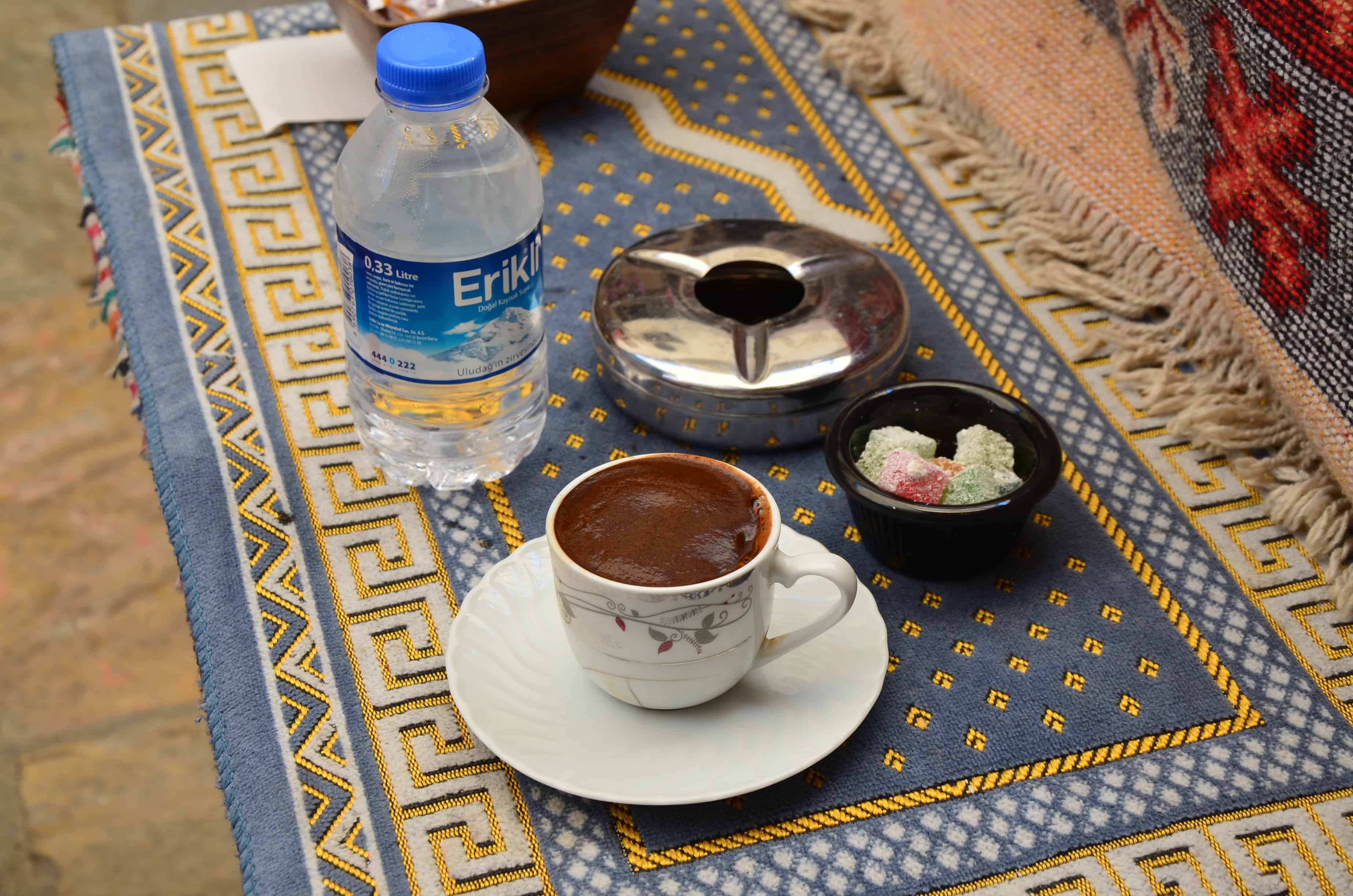 Fincanda pişen türk kahvesi in Izmir, Turkey