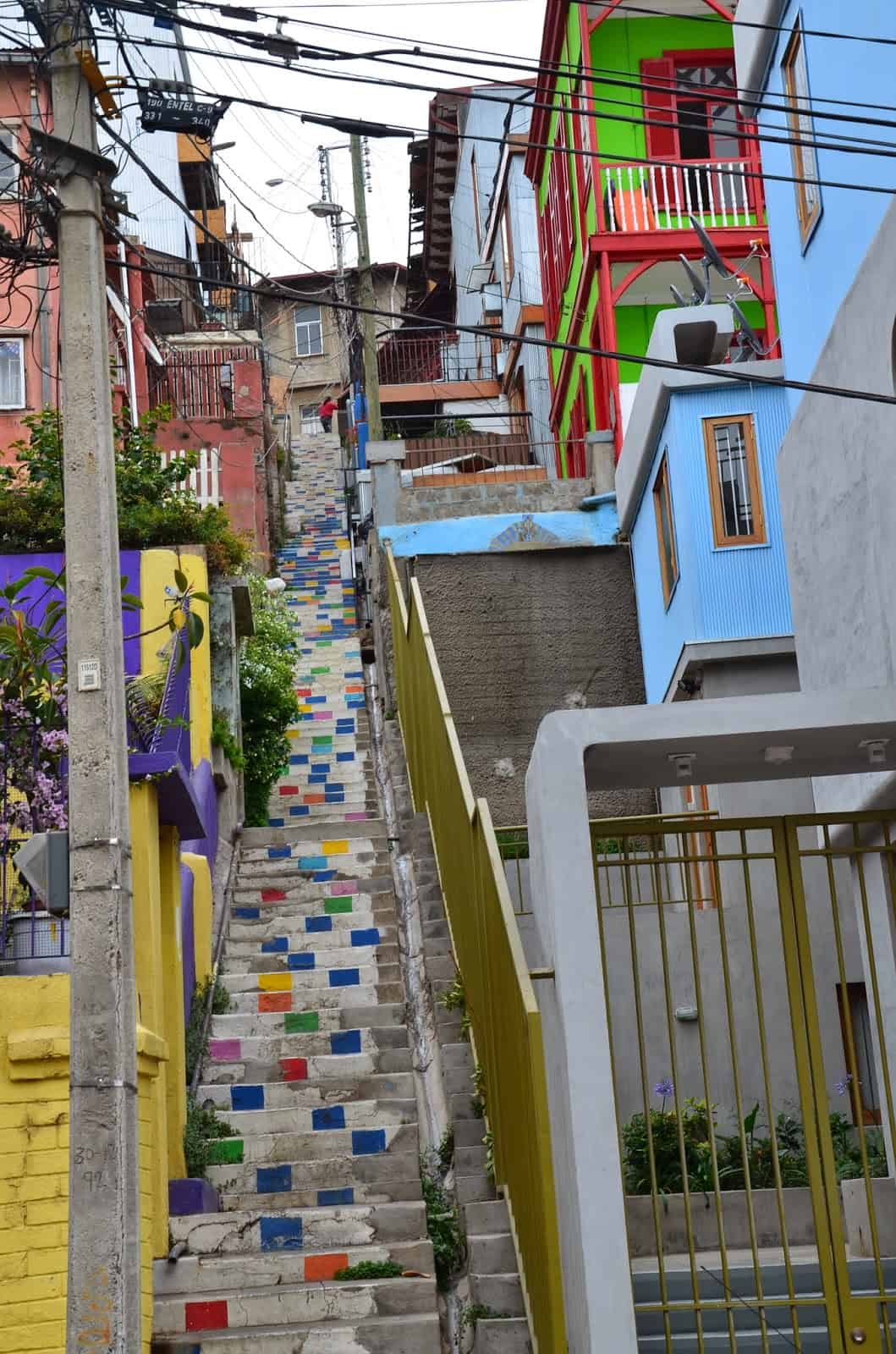An alley along Calle Ferrari in Valparaíso, Chile