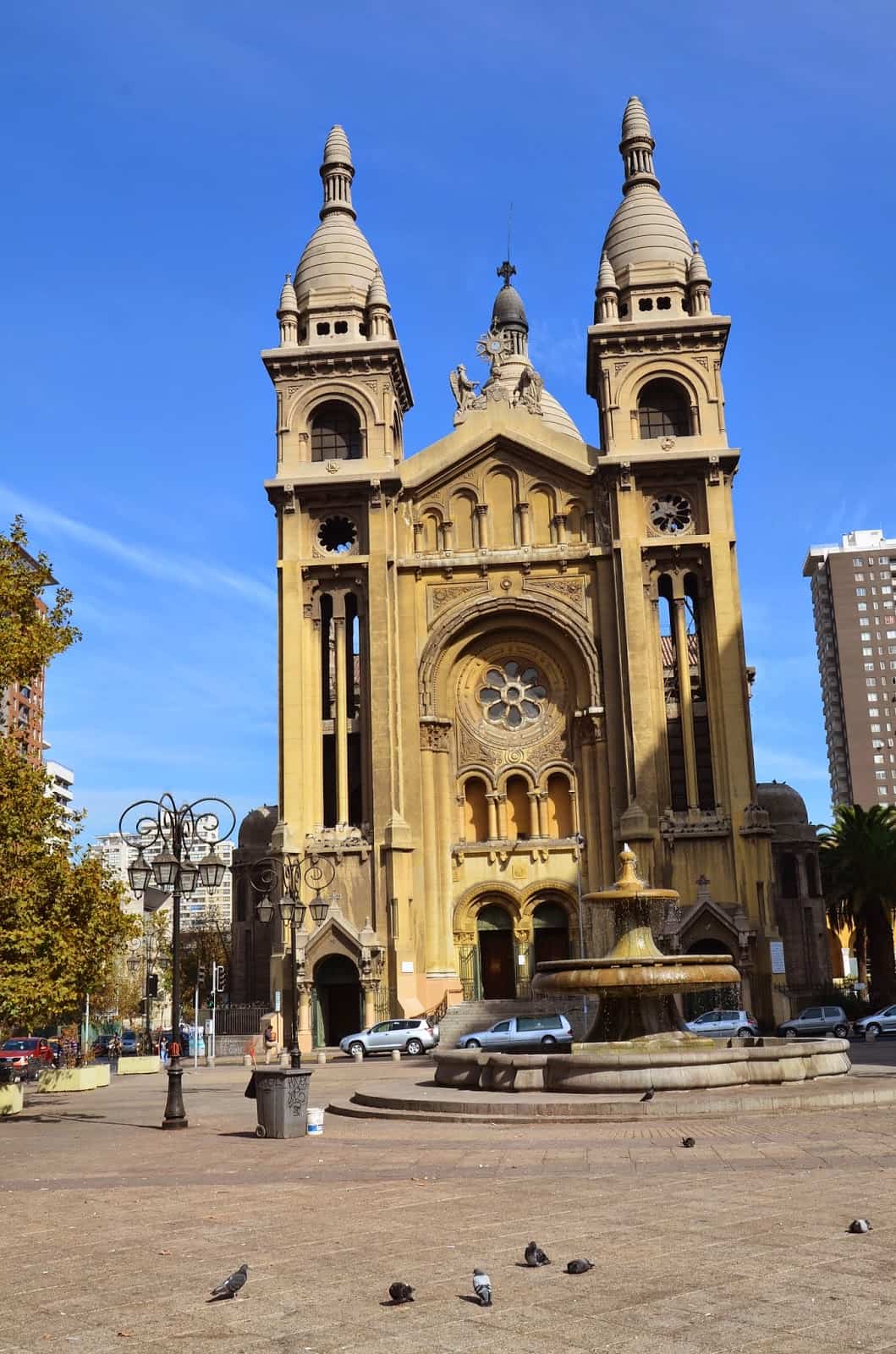 Basílica de los Sacramentinos in Barrio Dieciocho, Santiago de Chile