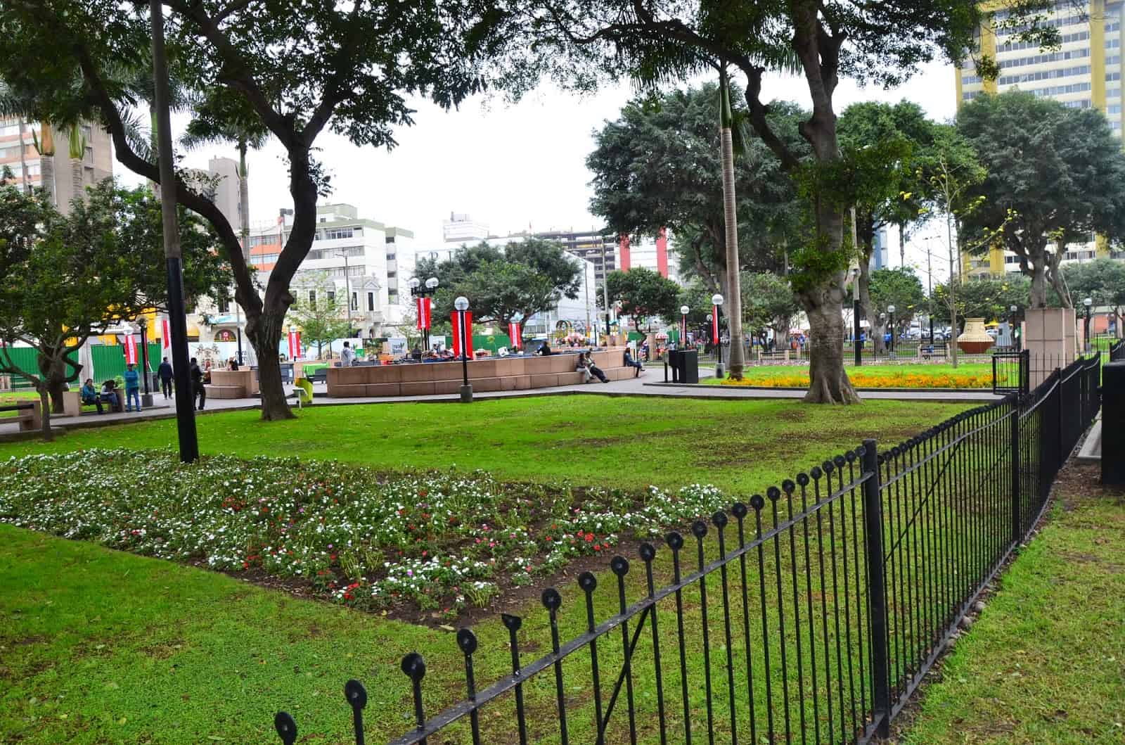 Parque Kennedy in Miraflores, Lima, Peru