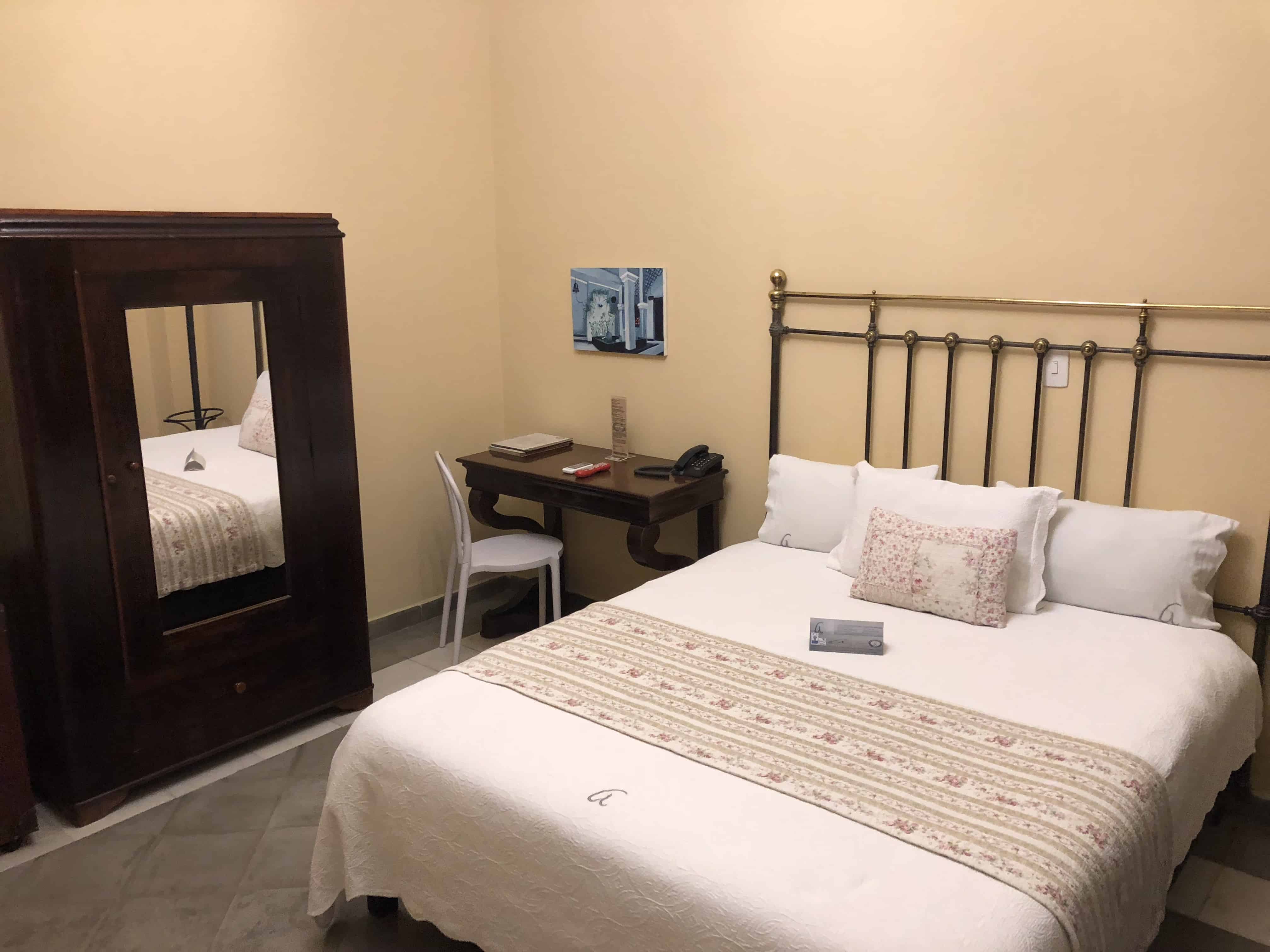Standard room at Hotel Boutique Don Alfonso in Pereira, Risaralda, Colombia