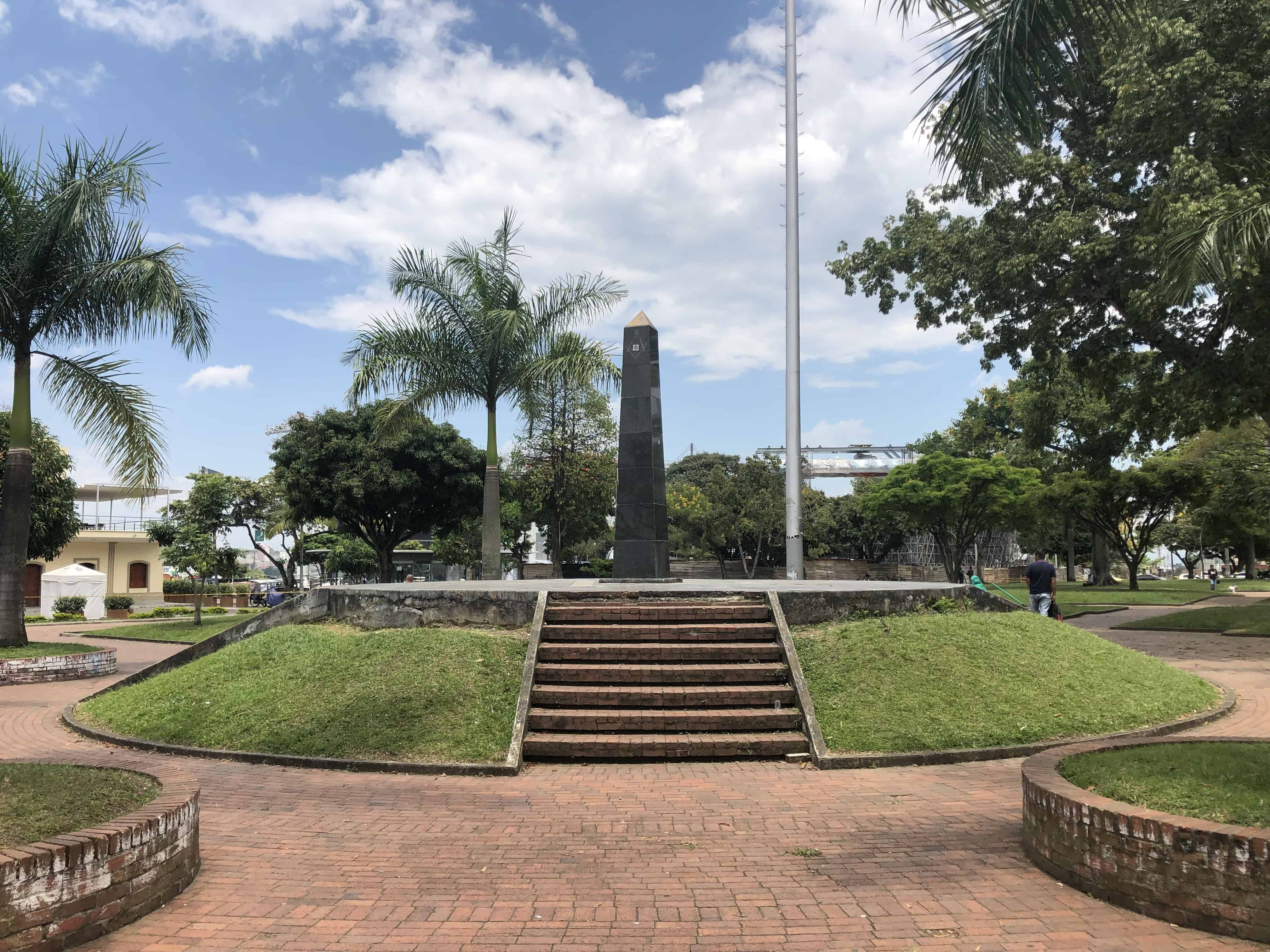 Obelisk in Parque Olaya Herrera