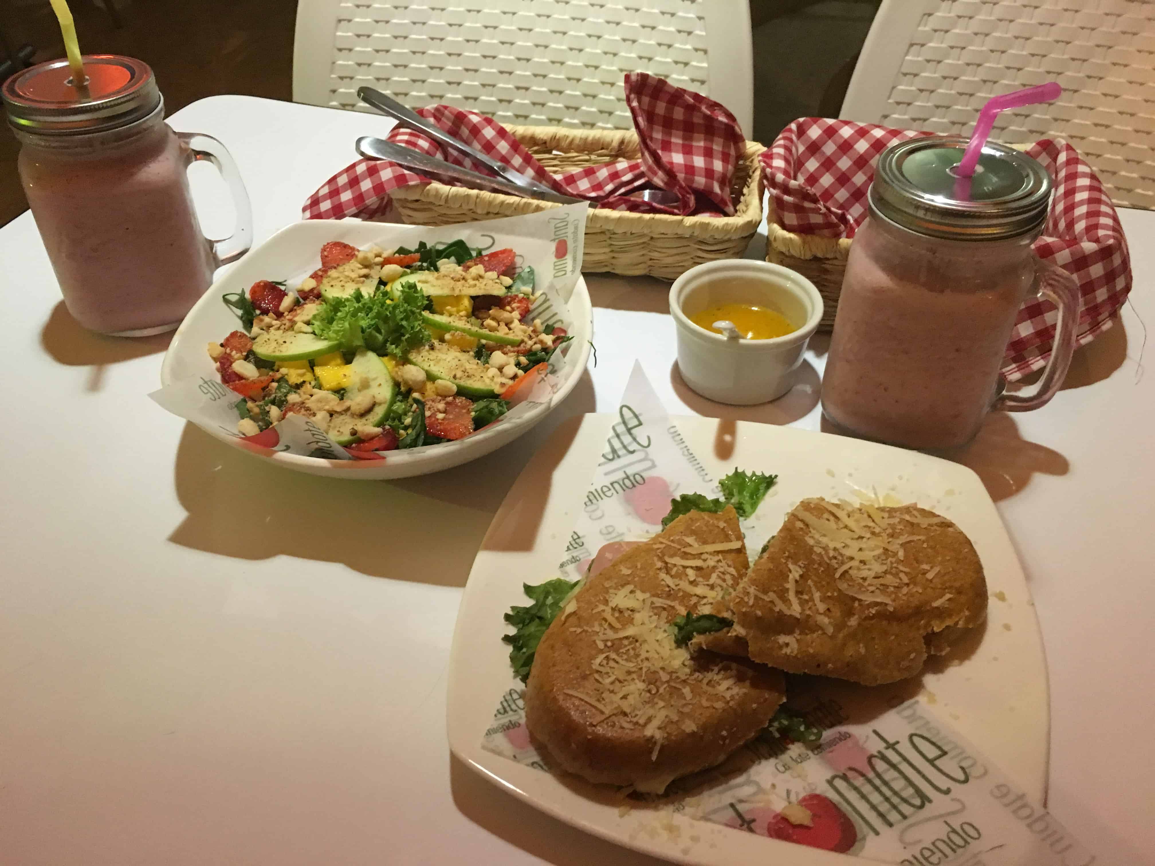 Salad and sandwich at Santomate in Anserma, Caldas, Colombia