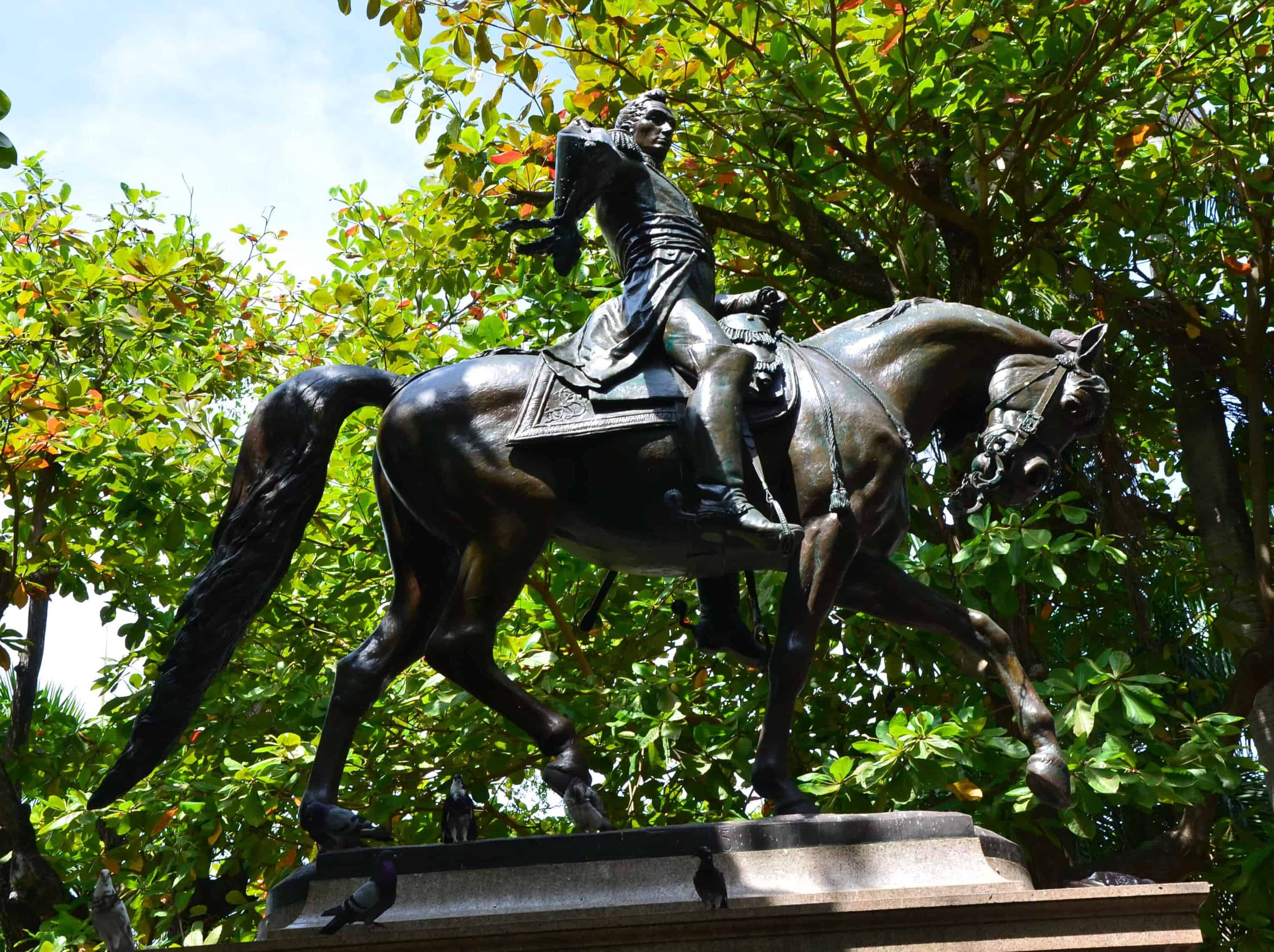 Statue of Simón Bolívar in Parque de Bolívar in El Centro, Cartagena, Bolívar, Colombia