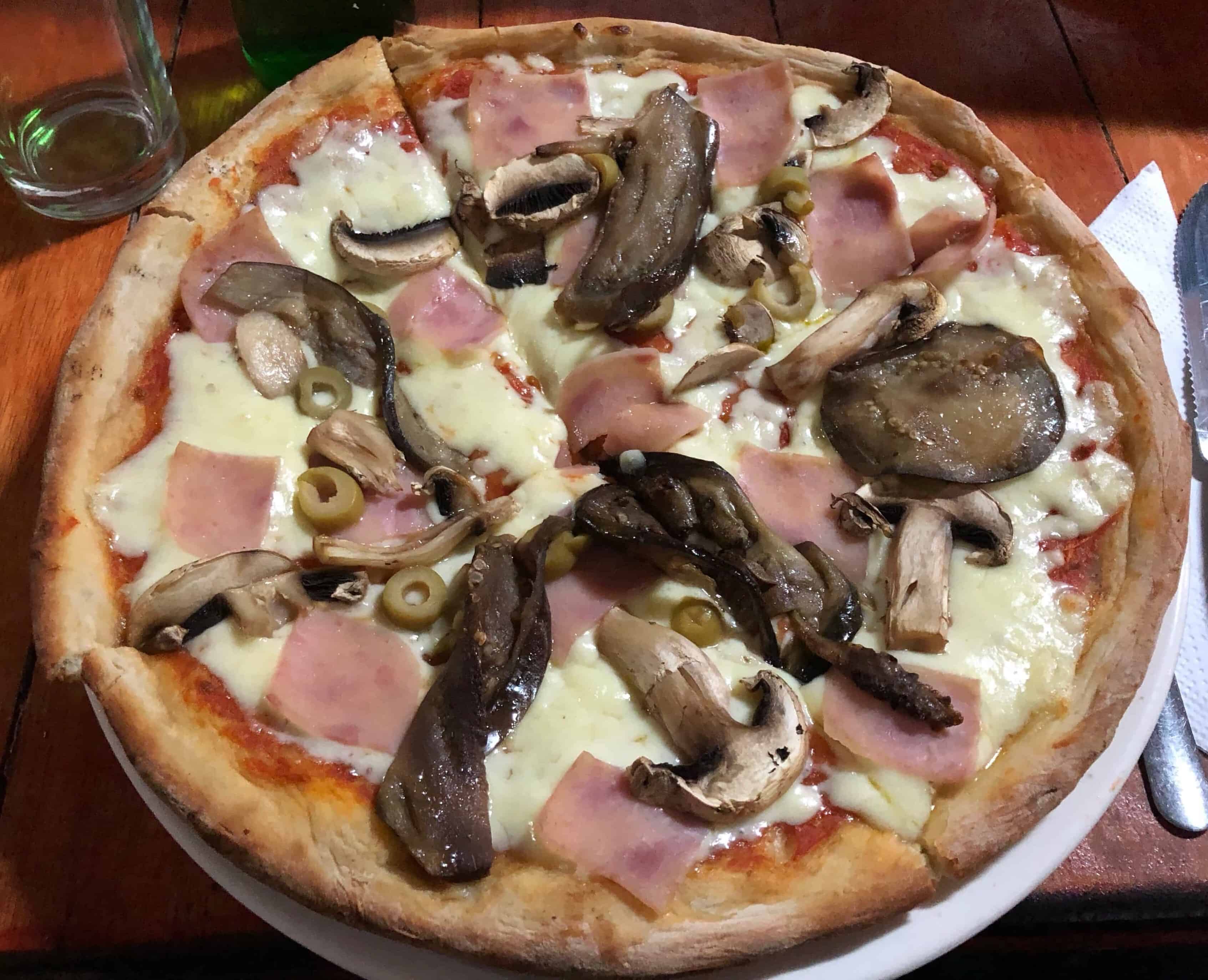 Cuatro estaciones pizza at Piccola Italia