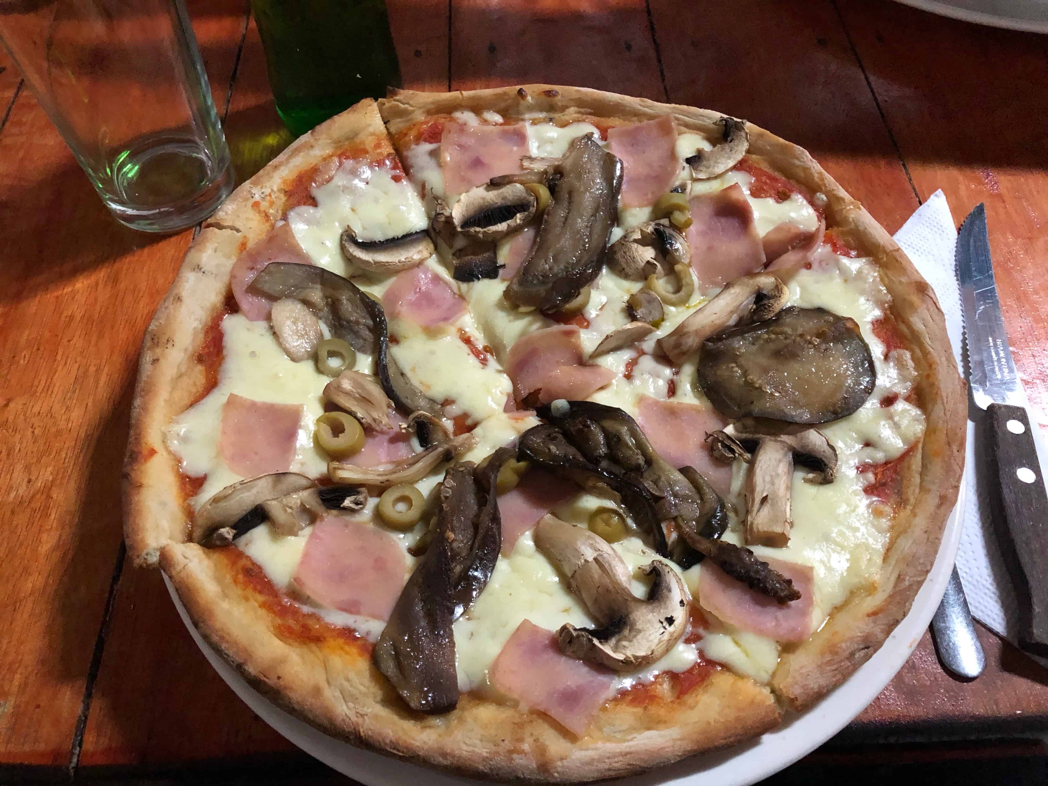 Cuatro estaciones pizza at Piccola Italia