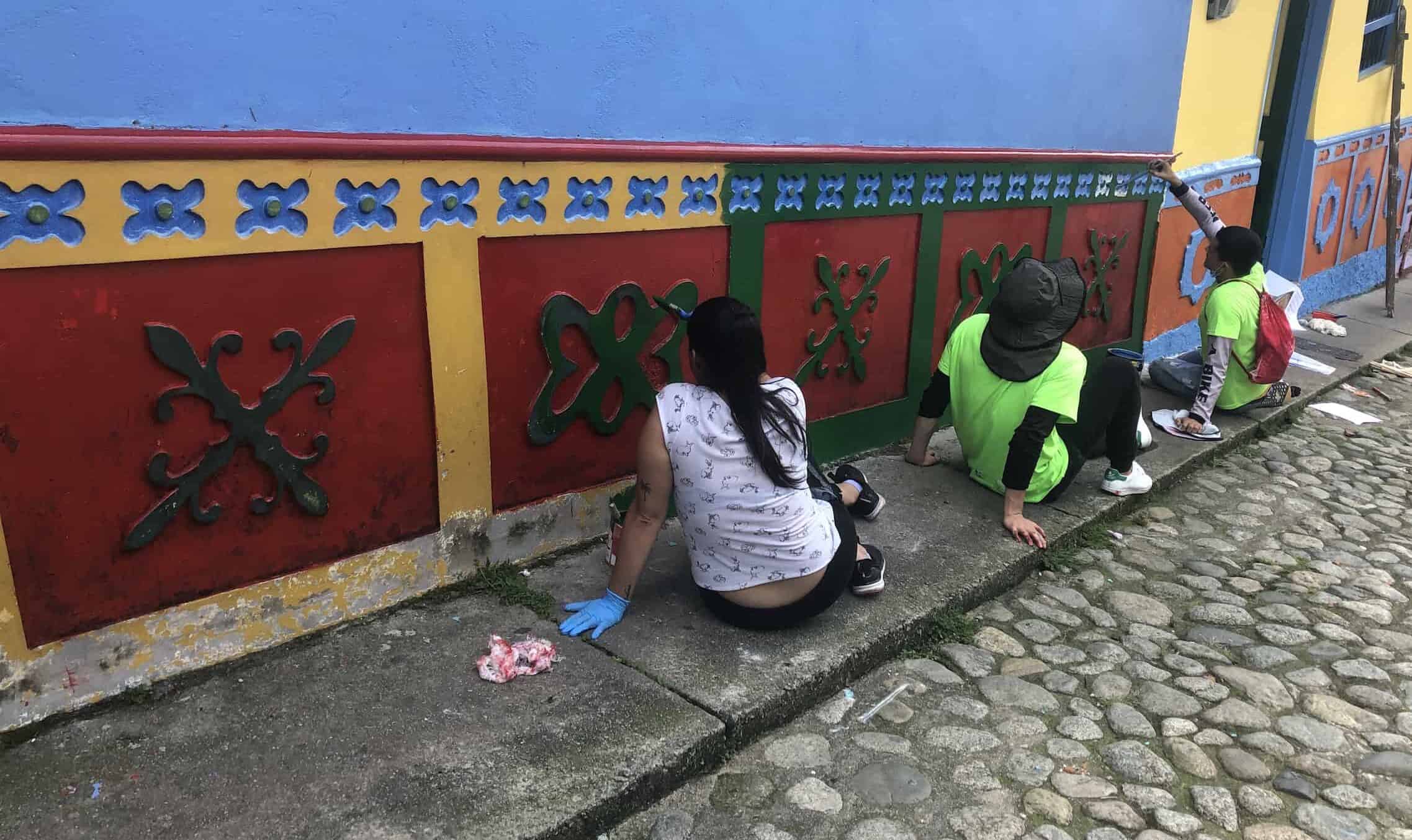 Locals touching up the zócalos