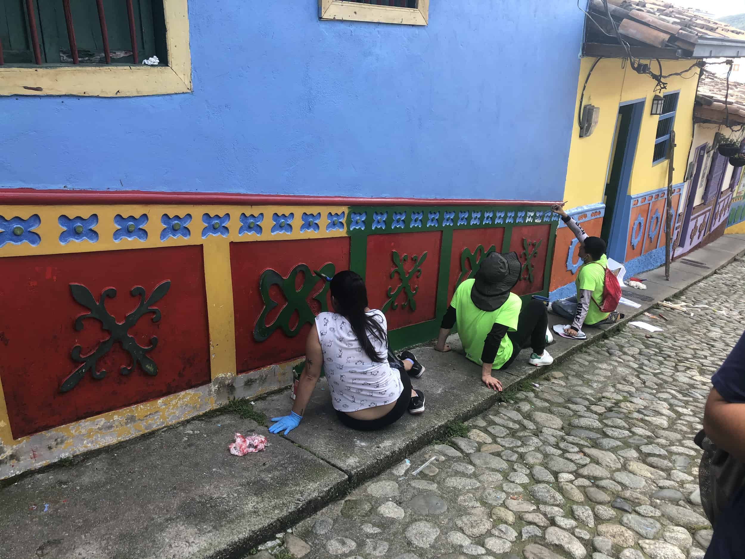 Locals touching up the zócalos