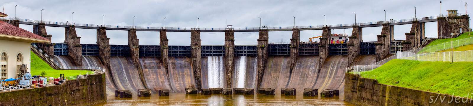 Gatún Dam (Photo courtesy of DeVerm) on the Panama Canal