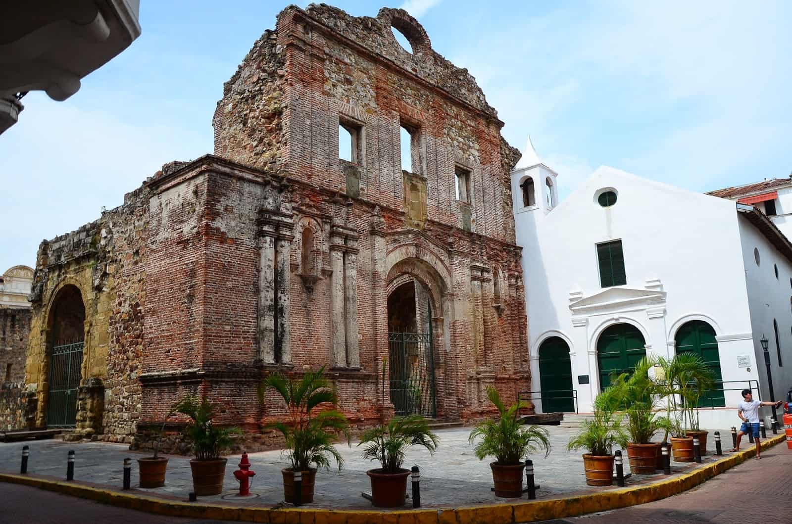 Iglesia de Santo Domingo and Museo de Arte Religioso Colonial in Casco Viejo, Panama City