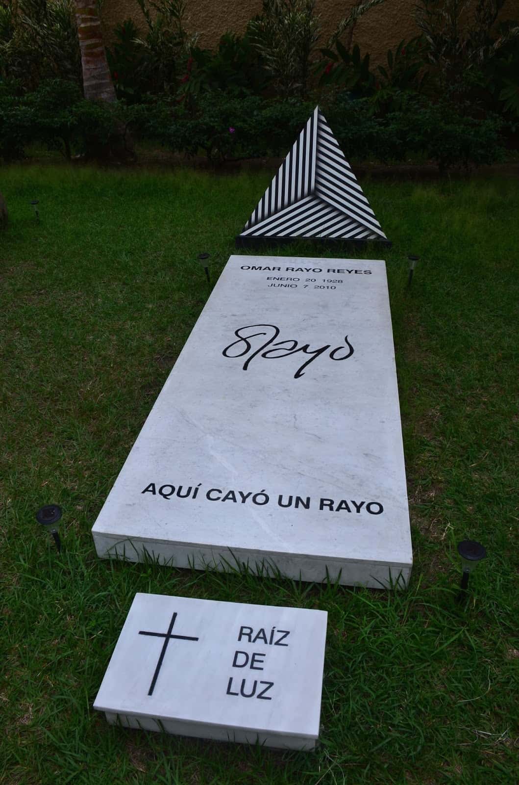 Grave of Omar Rayo at the Rayo Museum in Roldanillo, Valle del Cauca, Colombia