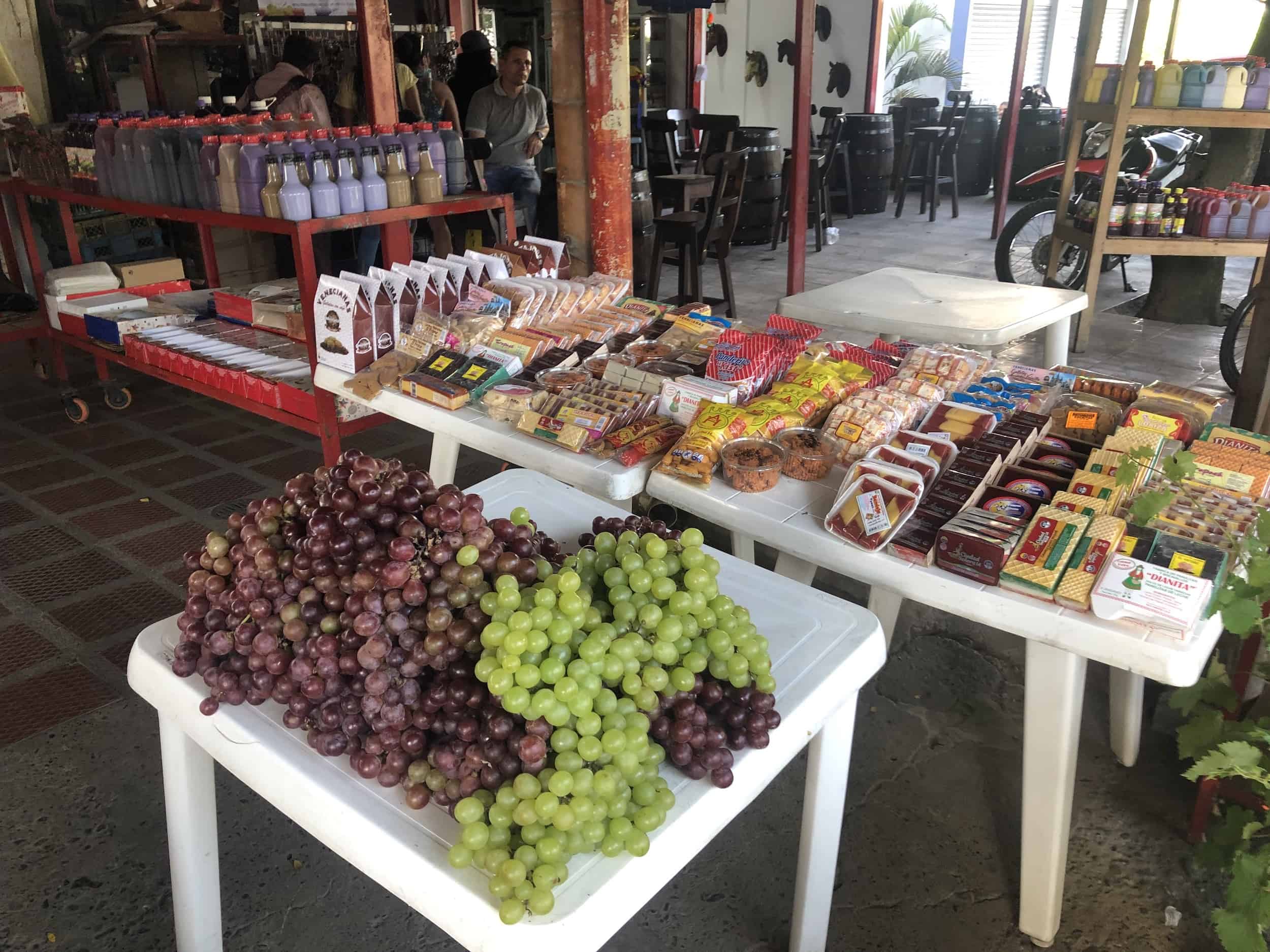 Grapes, sweets, and liqueurs in La Unión, Valle del Cauca, Colombia