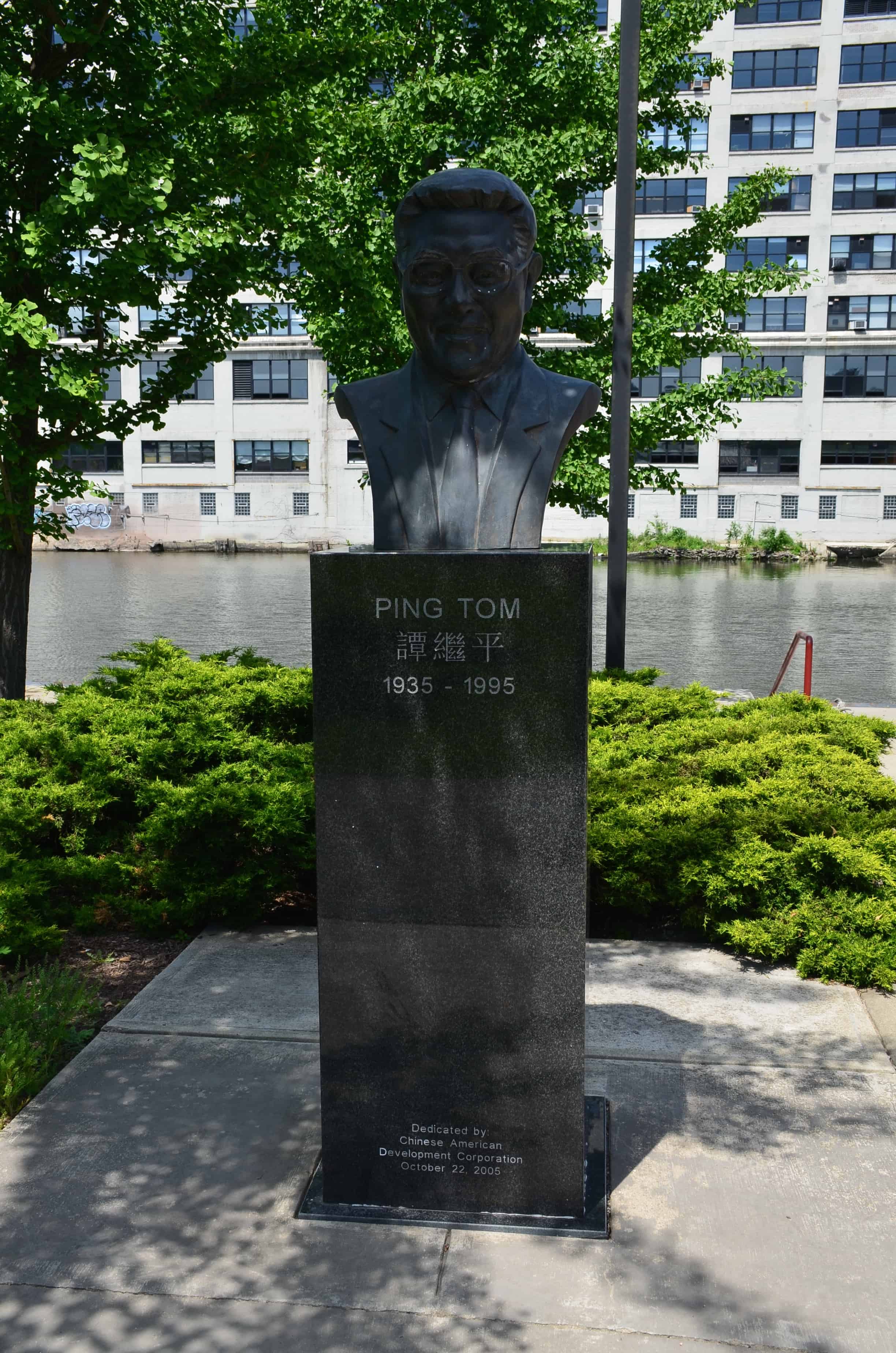 Bust of Ping Tom at Ping Tom Memorial Park