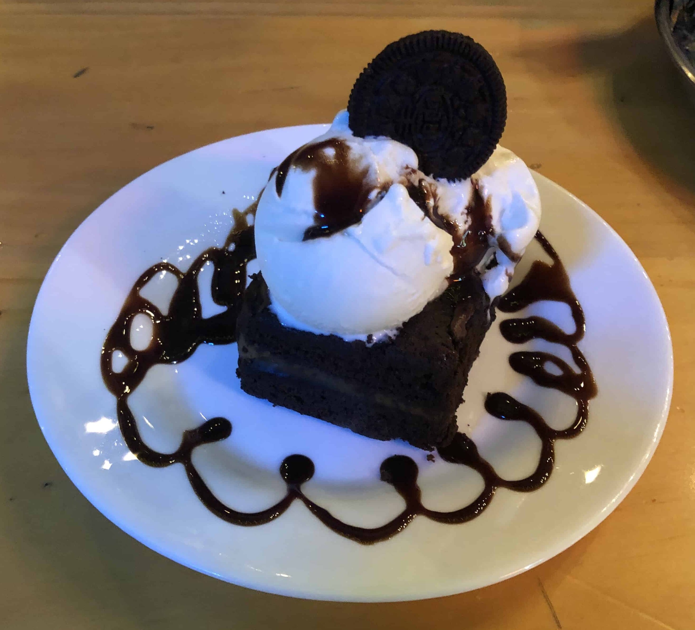 Brownie with ice cream at Llanera & Carbón Parrilla Gourmet in Cali, Valle del Cauca, Colombia