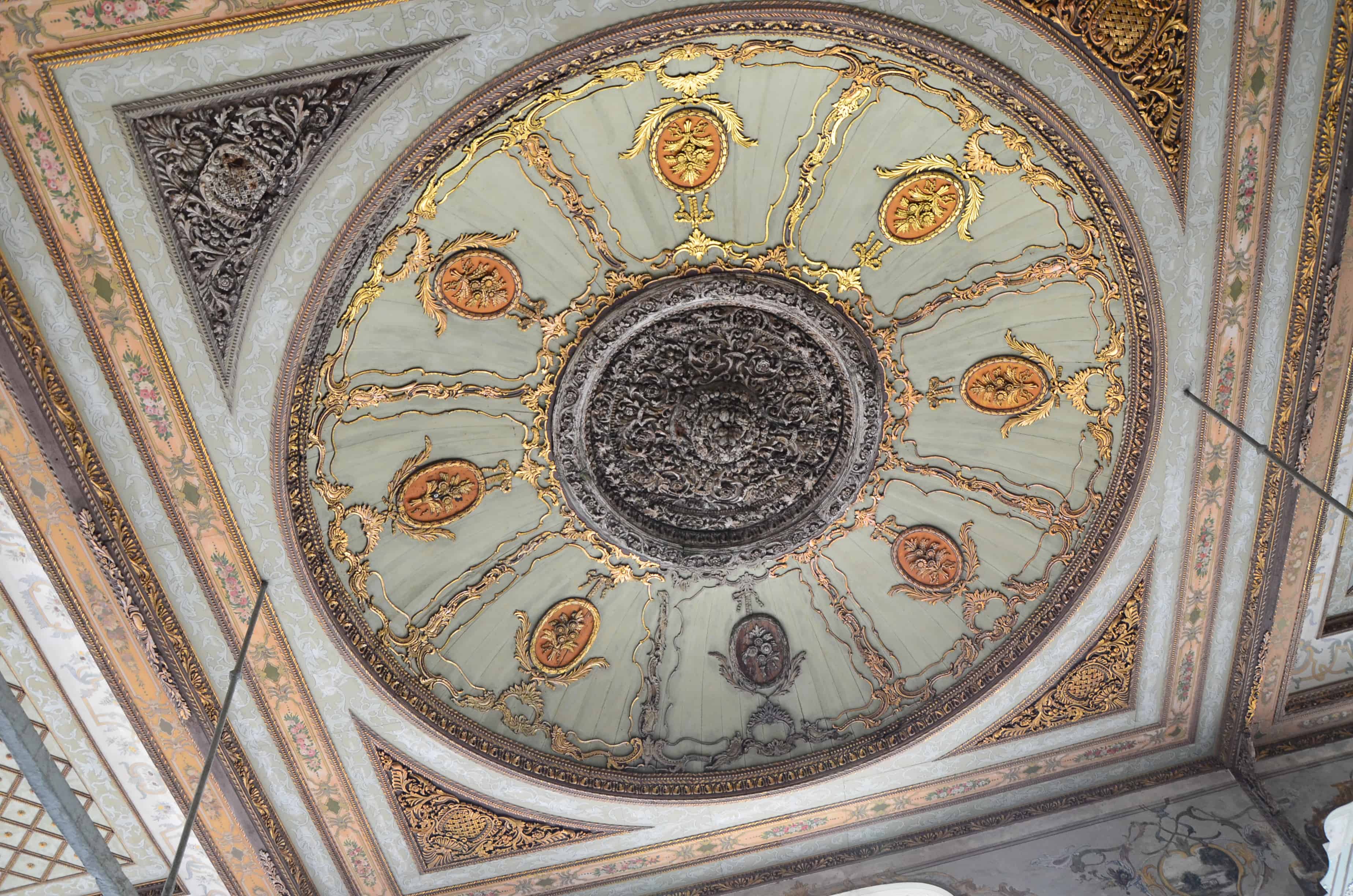 Ceiling of the Gate of Salutations