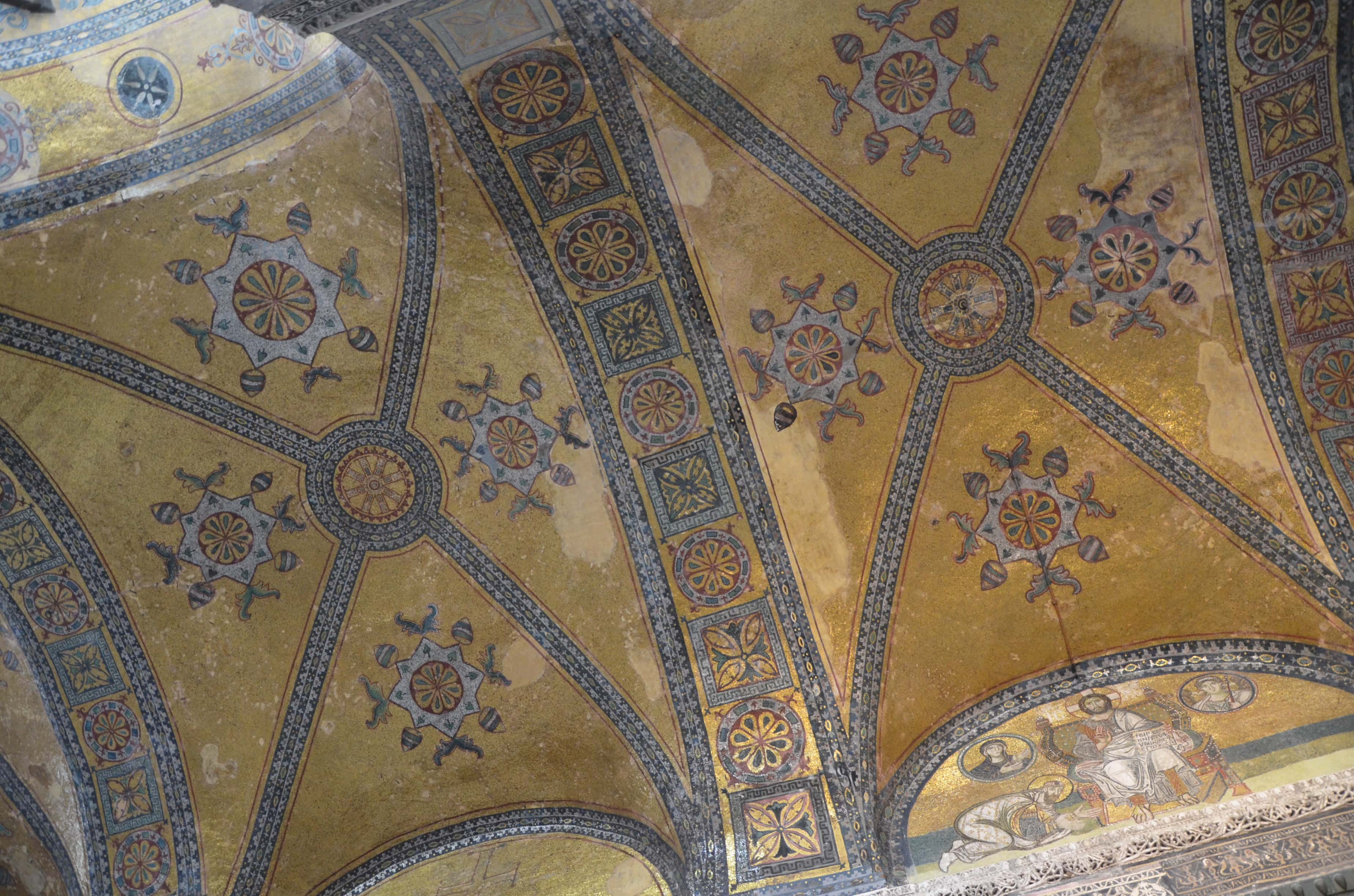 Vaulted ceiling of the inner narthex