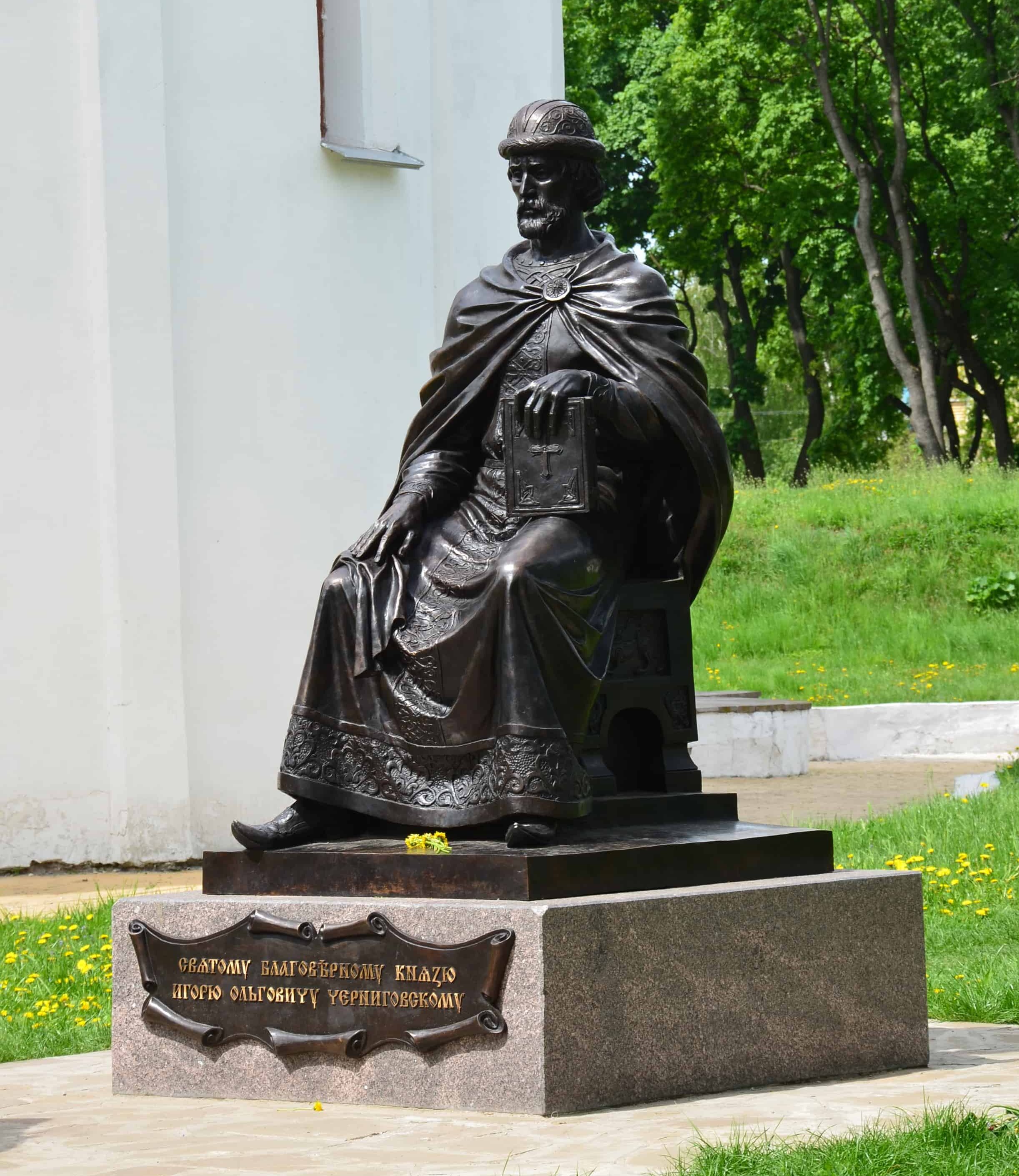 Igor Chernigov statue