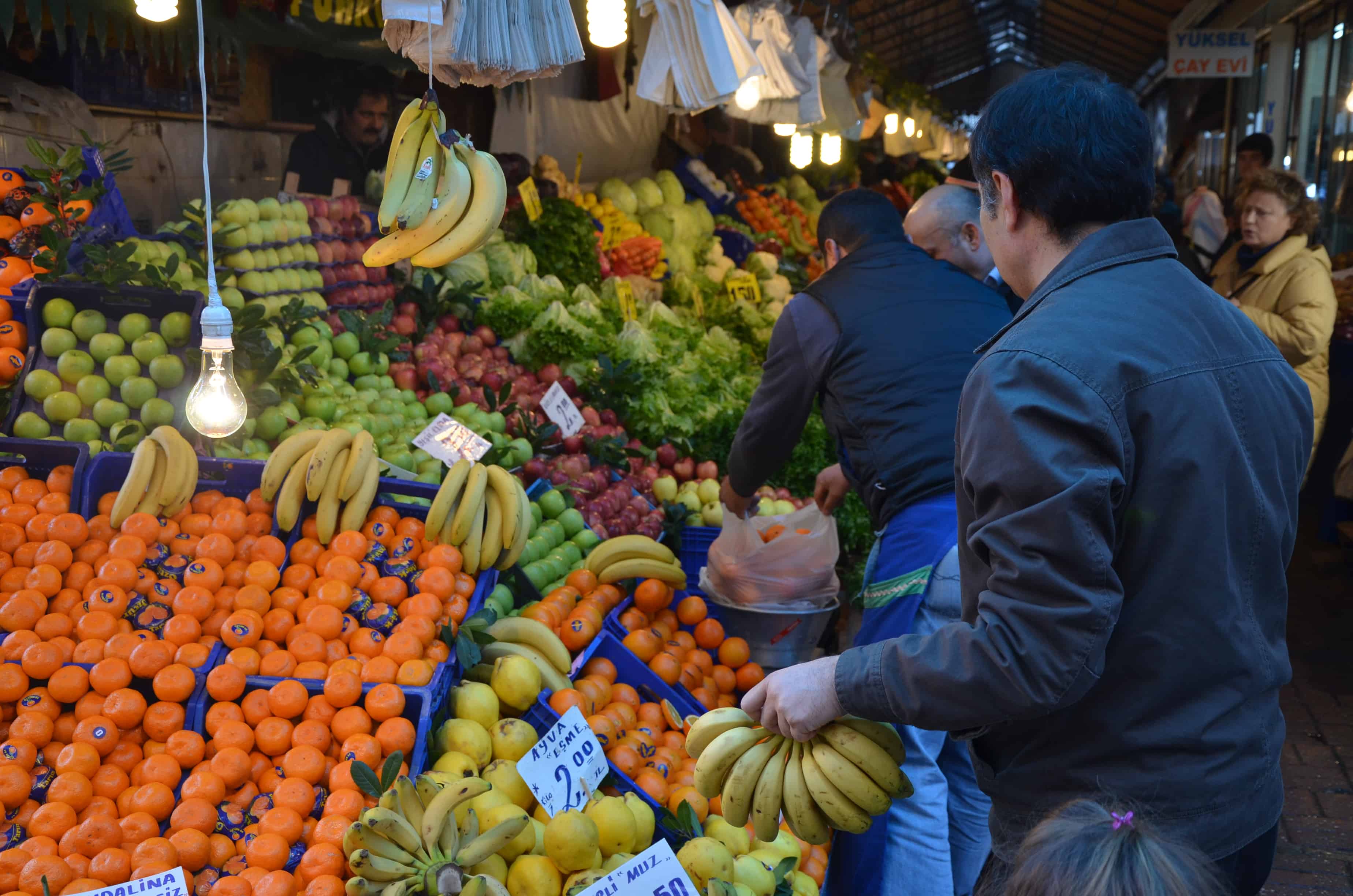 Fruit stand in Üsküdar, Istanbul, Turkey