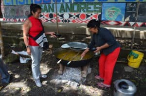 Women preparing mote in San Andrés de Pisimbalá, Tierradentro, Colombia