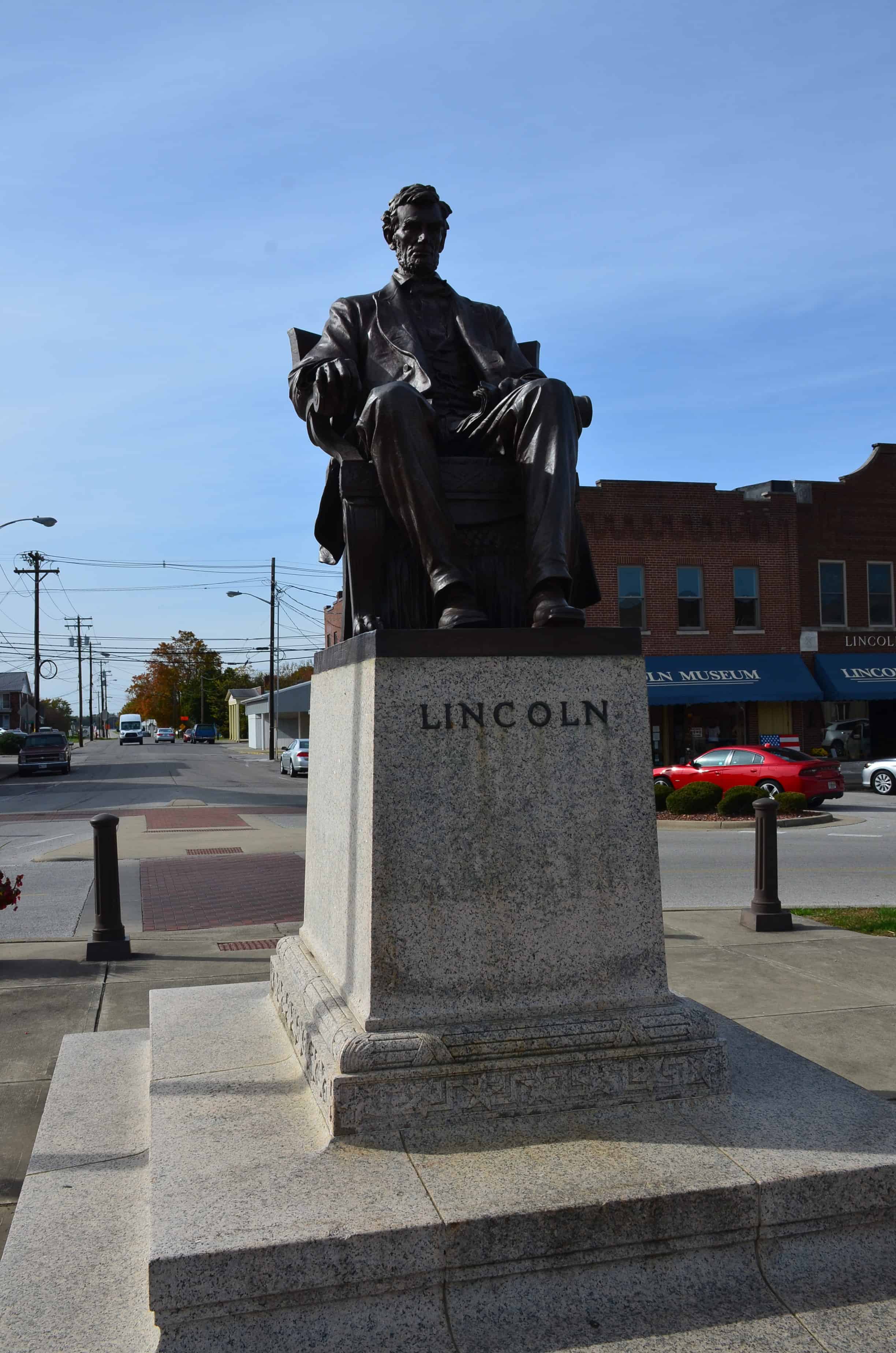 Lincoln monument at Lincoln Square Circle in Hodgenville, Kentucky