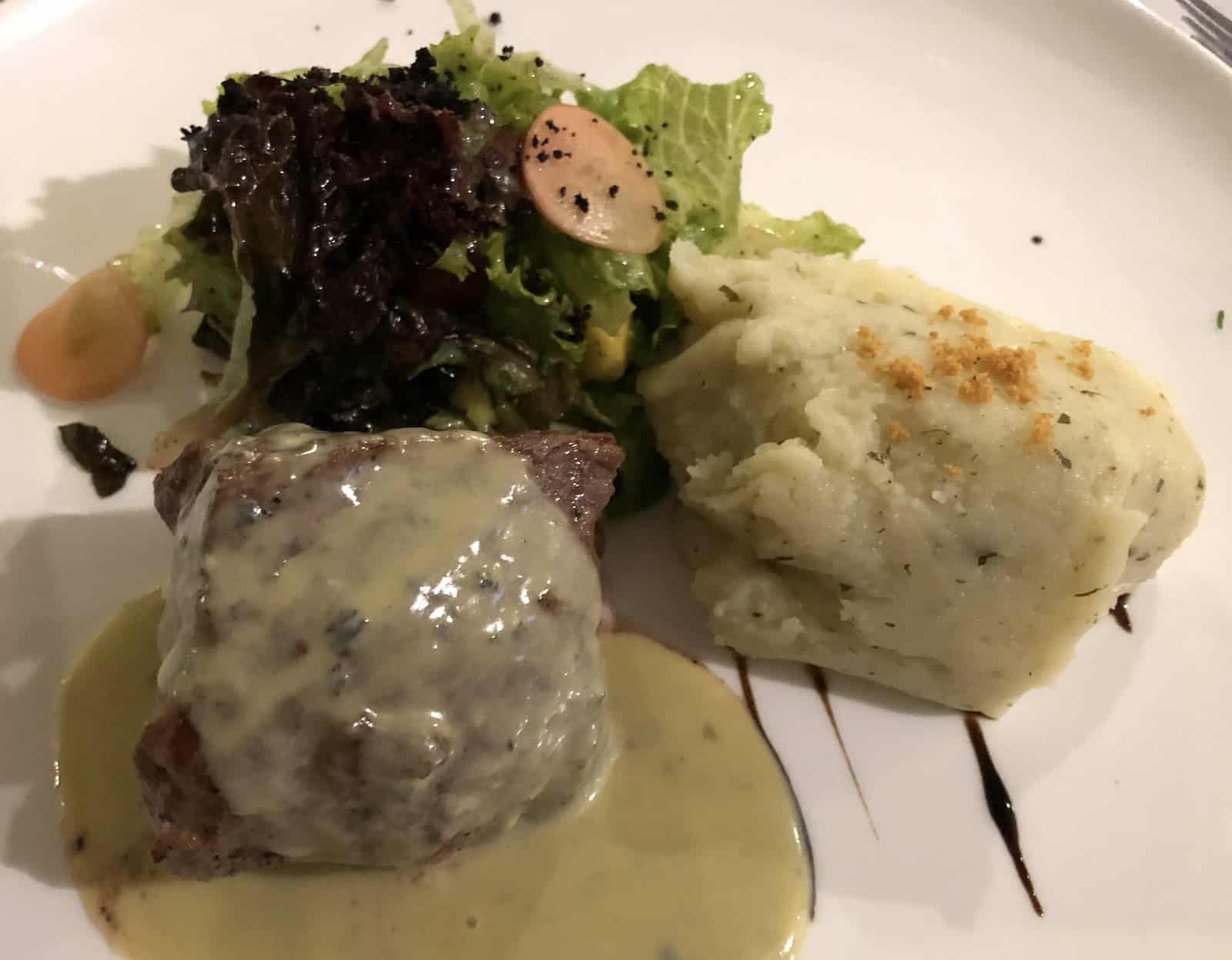 Steak with blue cheese sauce at El Rincón Gourmet de la Villa