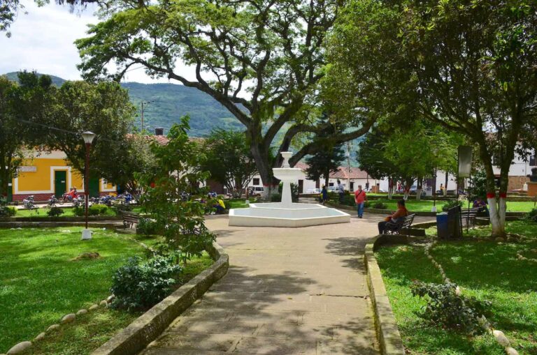 Center of Parque Central in Valle de San José, Santander, Colombia