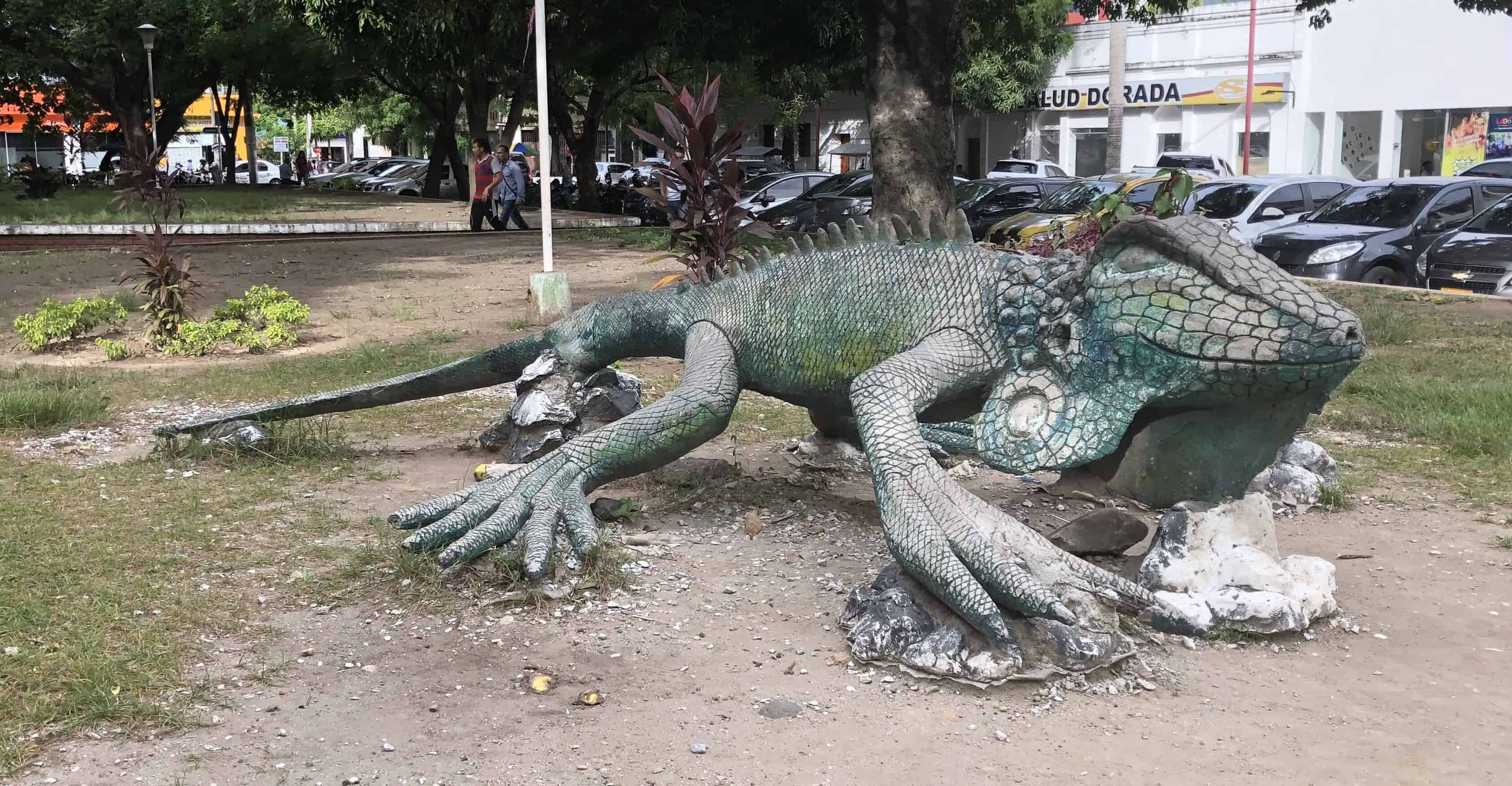 Sculpture of an iguana at Parque Simón Bolívar