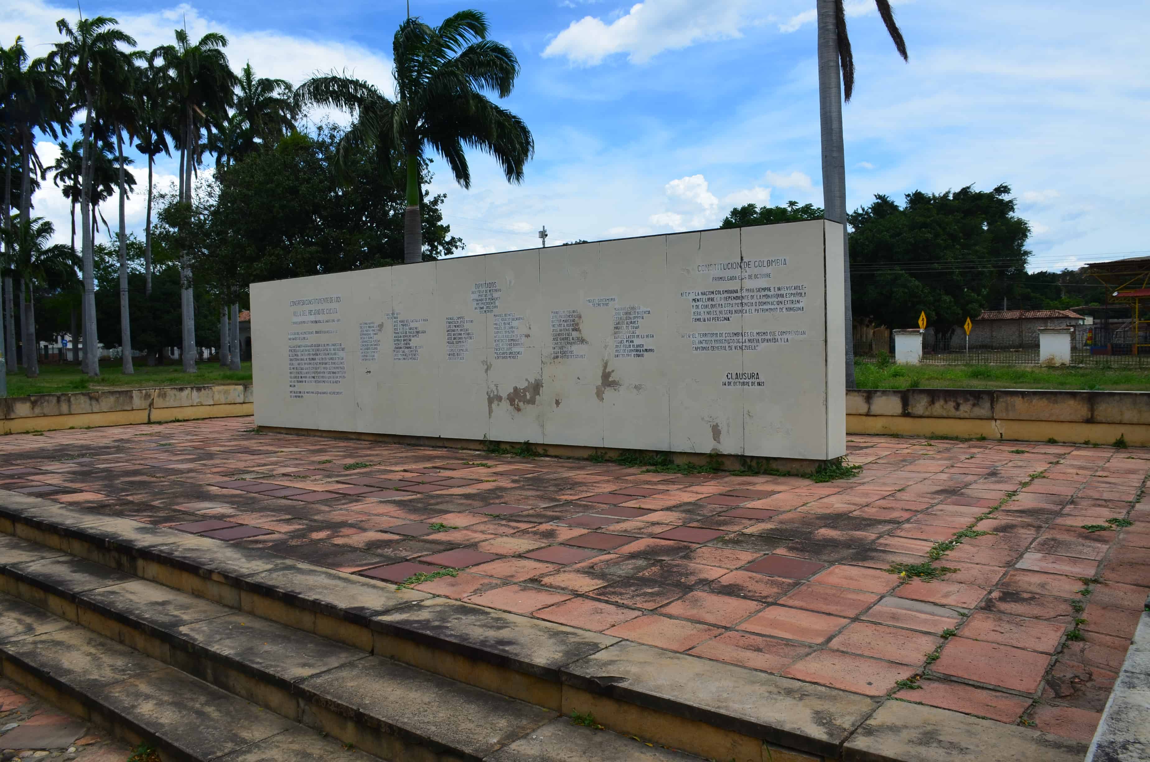 Fading monument at Gran Colombia Park