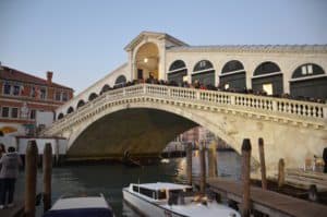 Ponte di Rialto in Venice, Italy