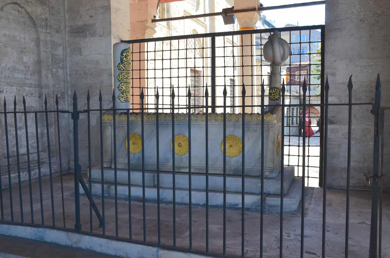 Grave at the Mihrimah Sultan Mosque