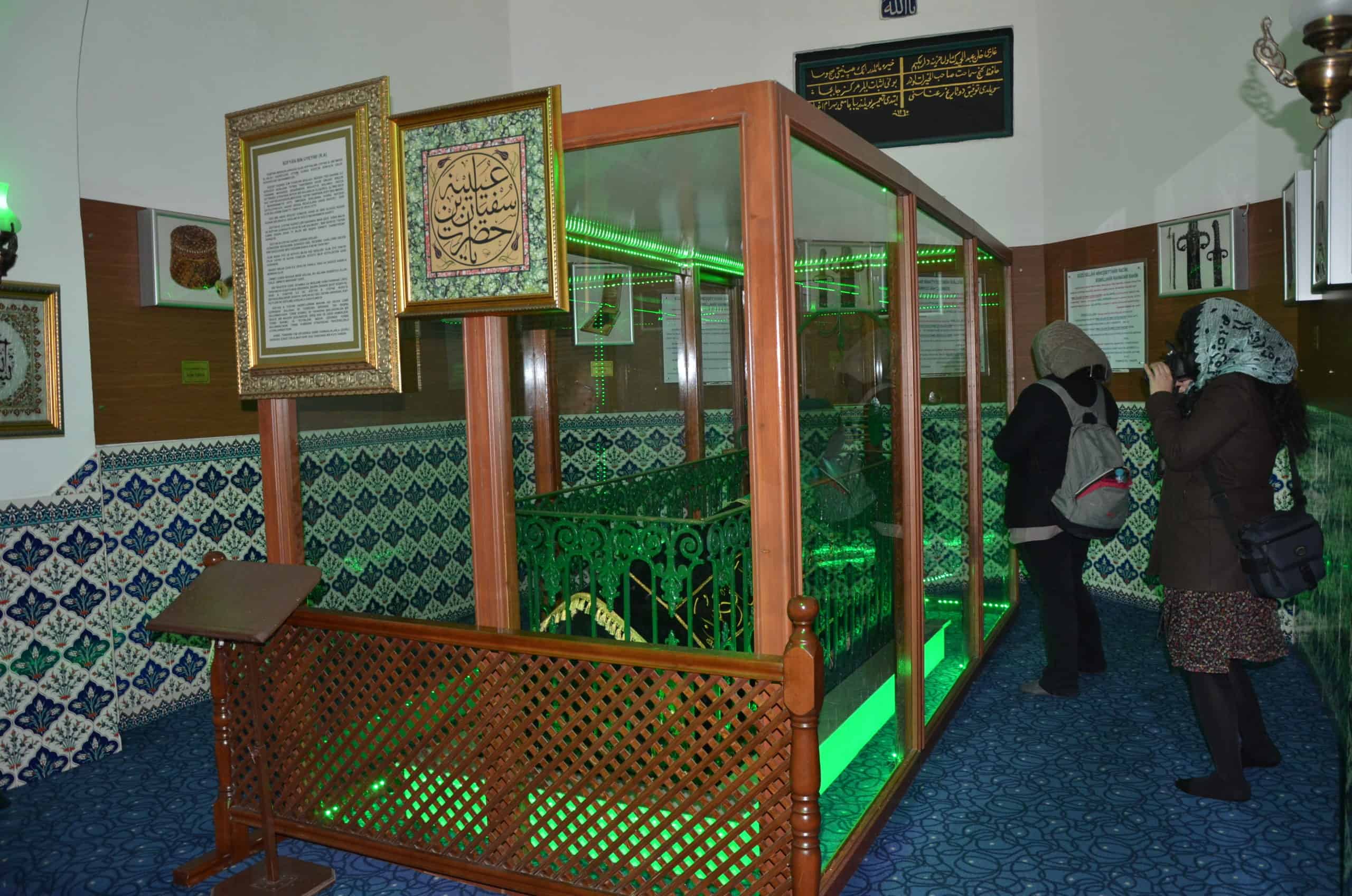 Tomb of Süfyân bin Uyeyne in the Underground Mosque in Karaköy, Istanbul, Turkey