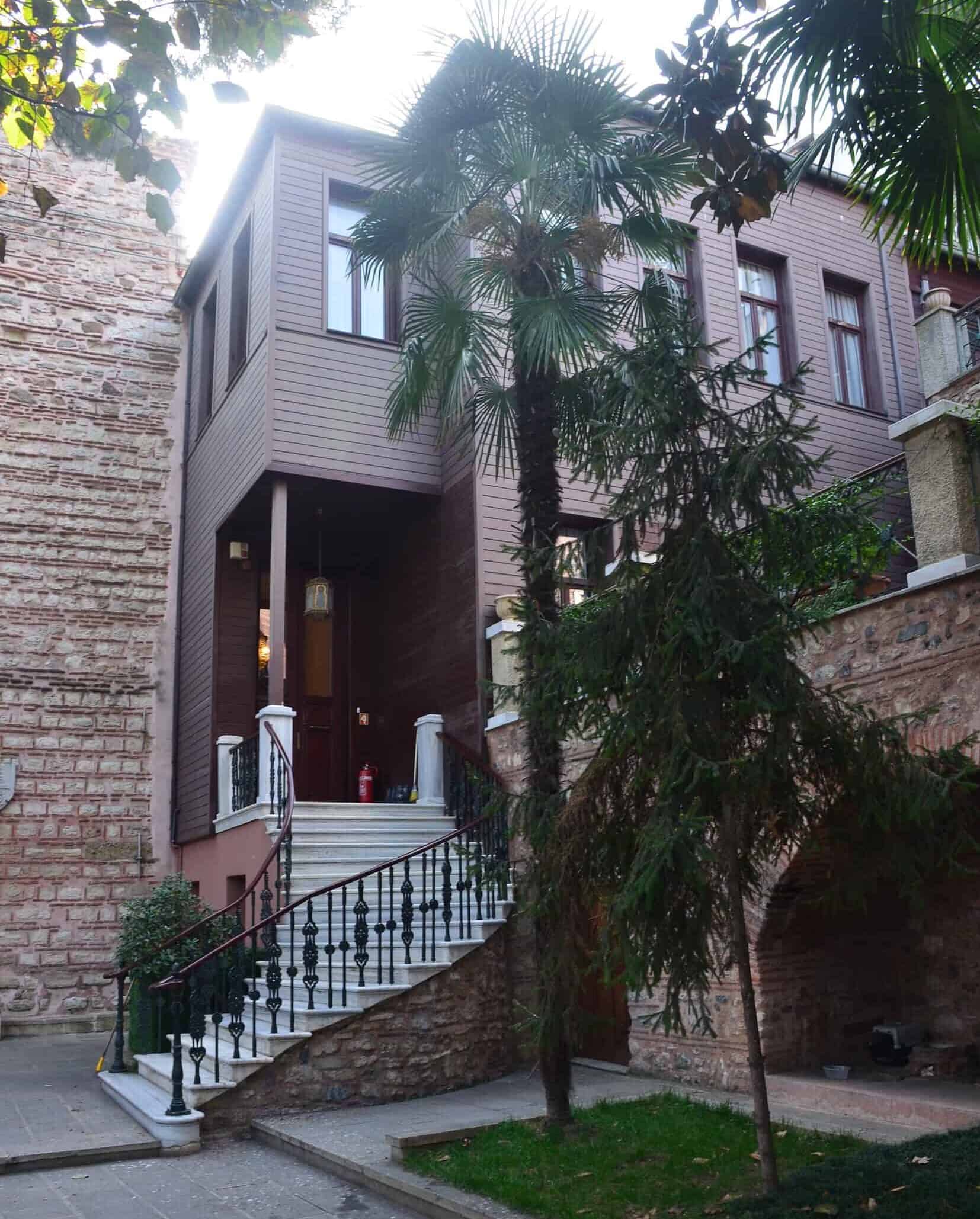 Adjoining wooden building and entrance to the Patriarchal Library offices