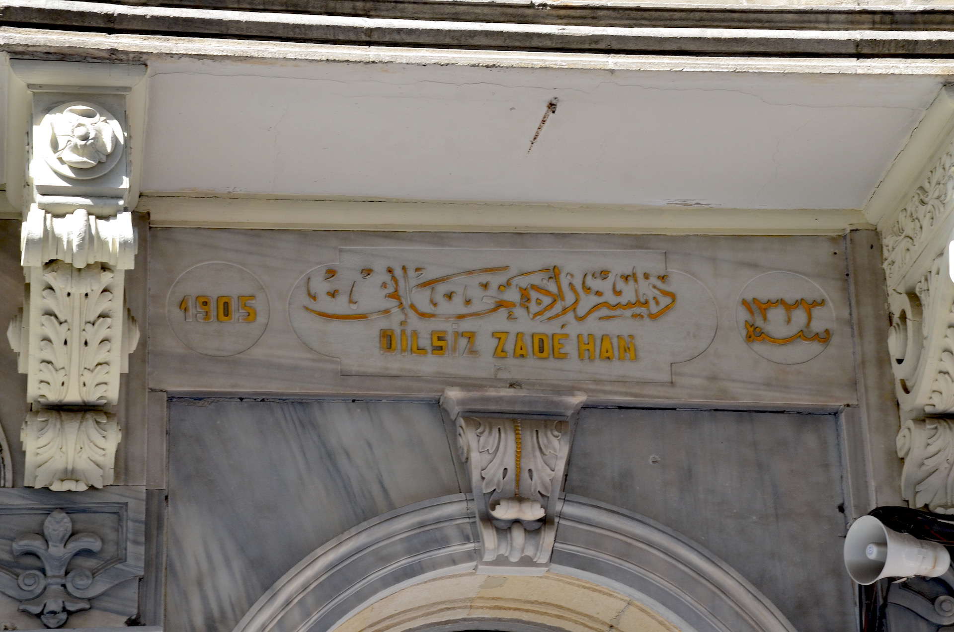 Inscription above the entrance to Dilsiz Zade Han