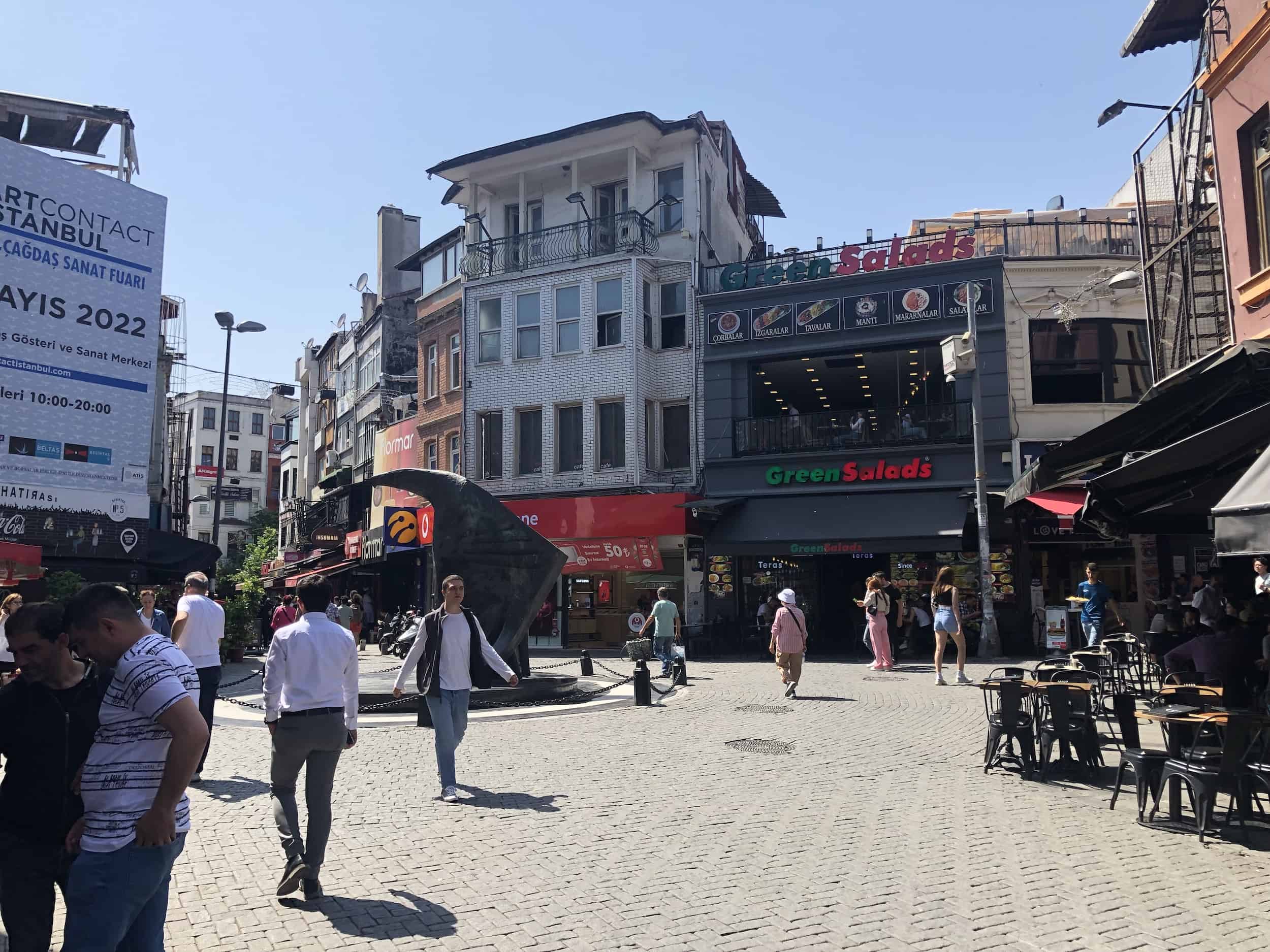 Square in Çarşı, Beşiktaş, Istanbul, Turkey